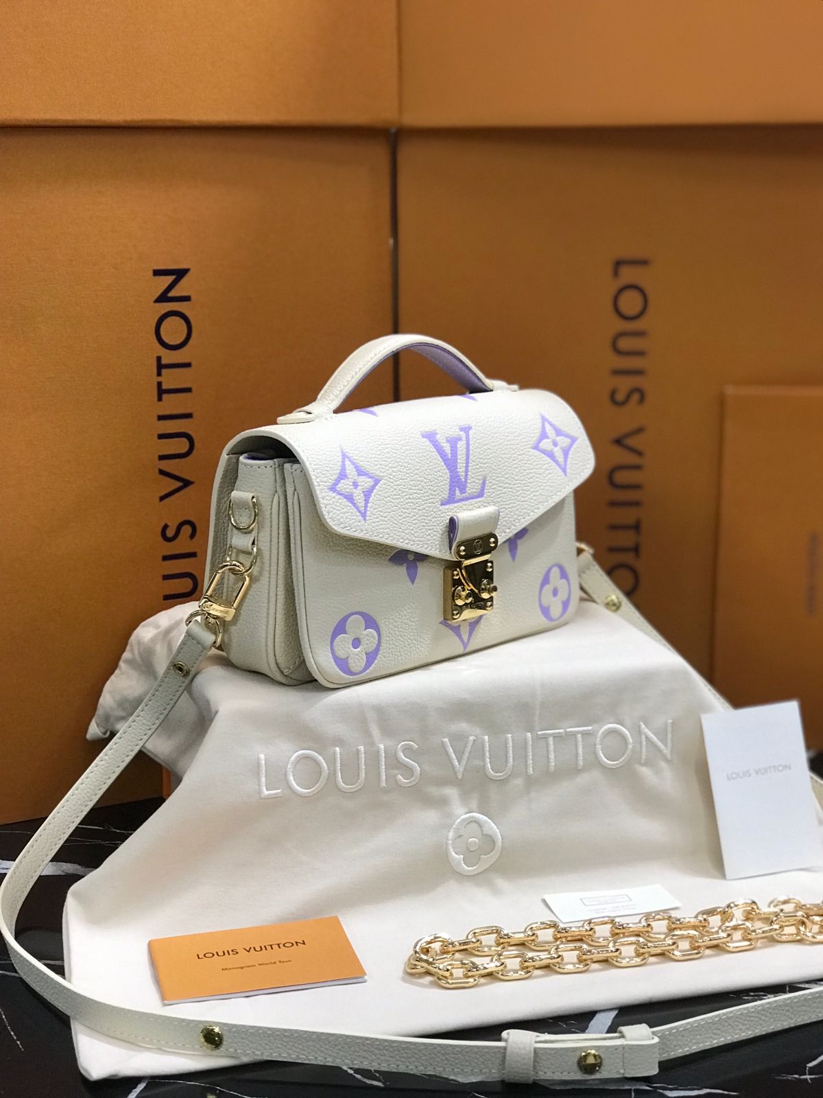 Louis Vuitton Blanco Lila Piel