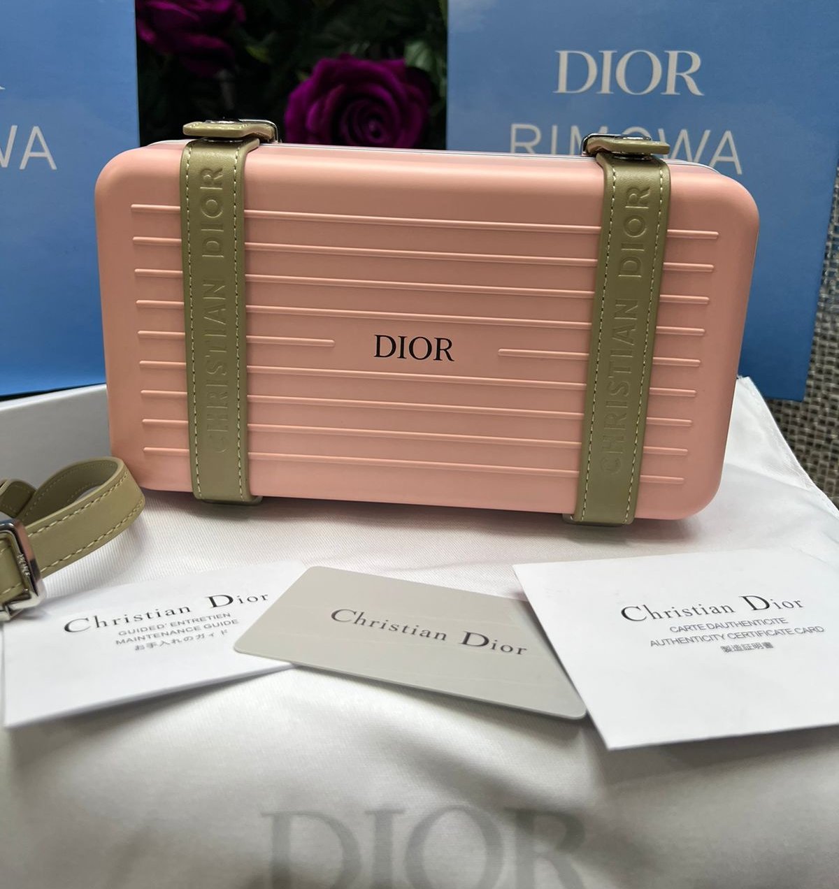 Christian Dior Colaboración Rimowa Rosa