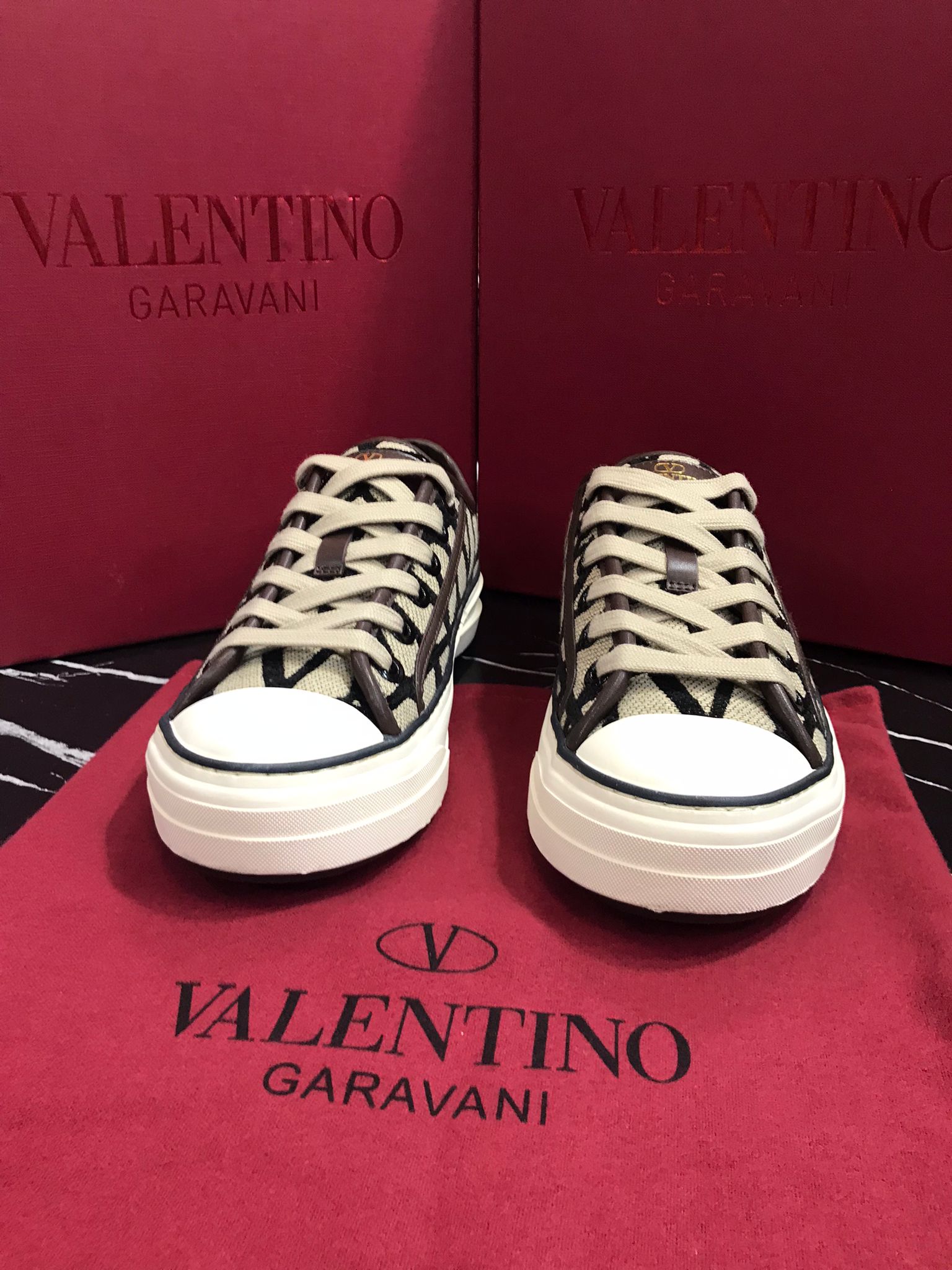 Valentino Cafes zapatos