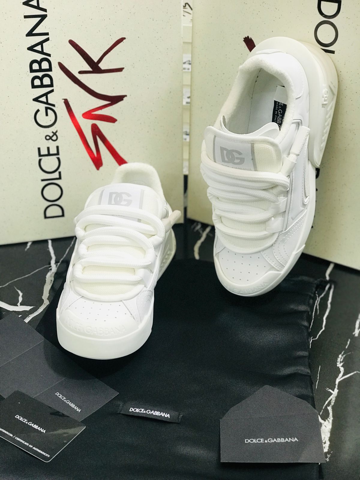 Dolce Gabbana tenis color blancos Caballero