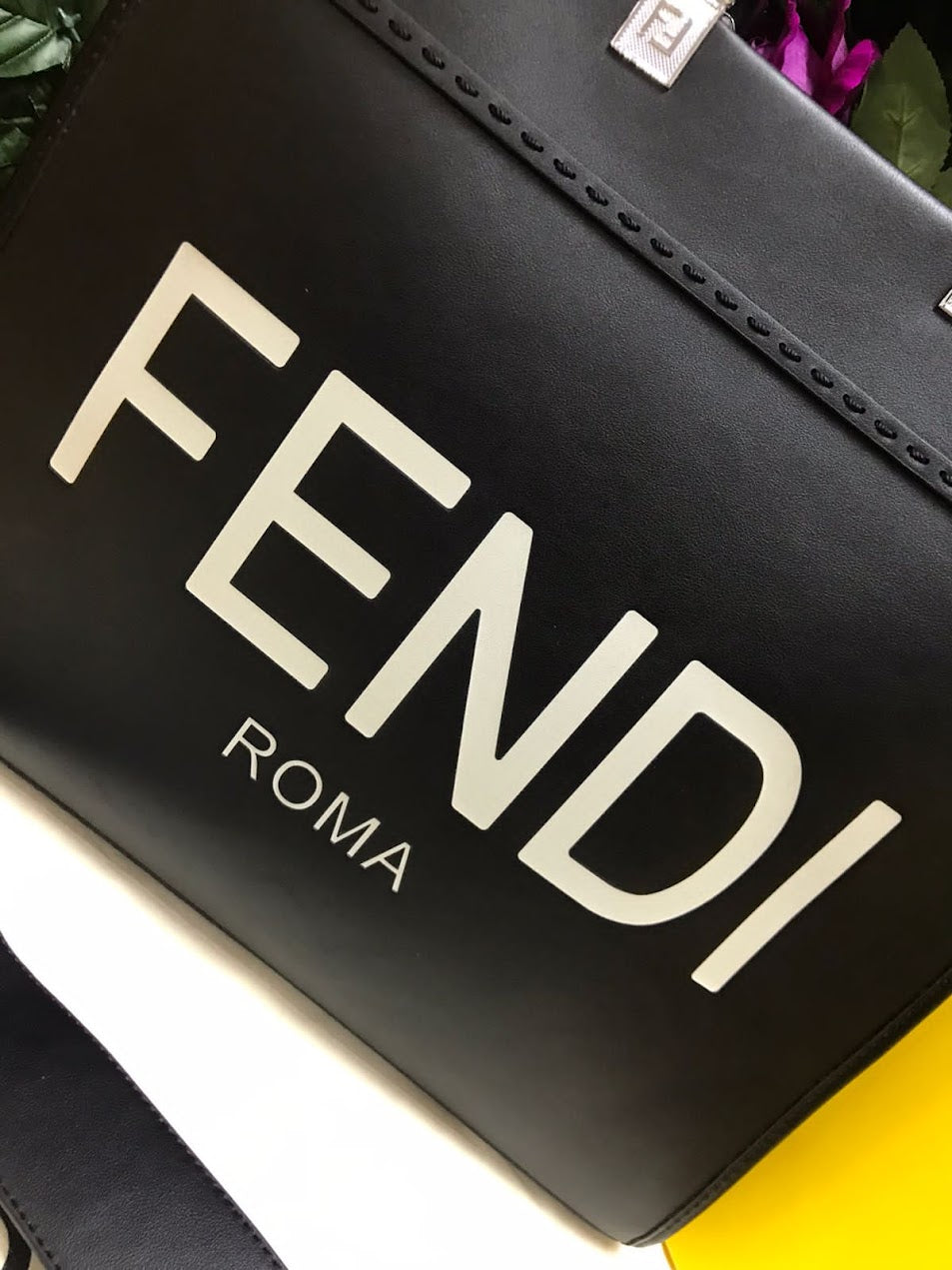 Fendi Negra Piel Mediana