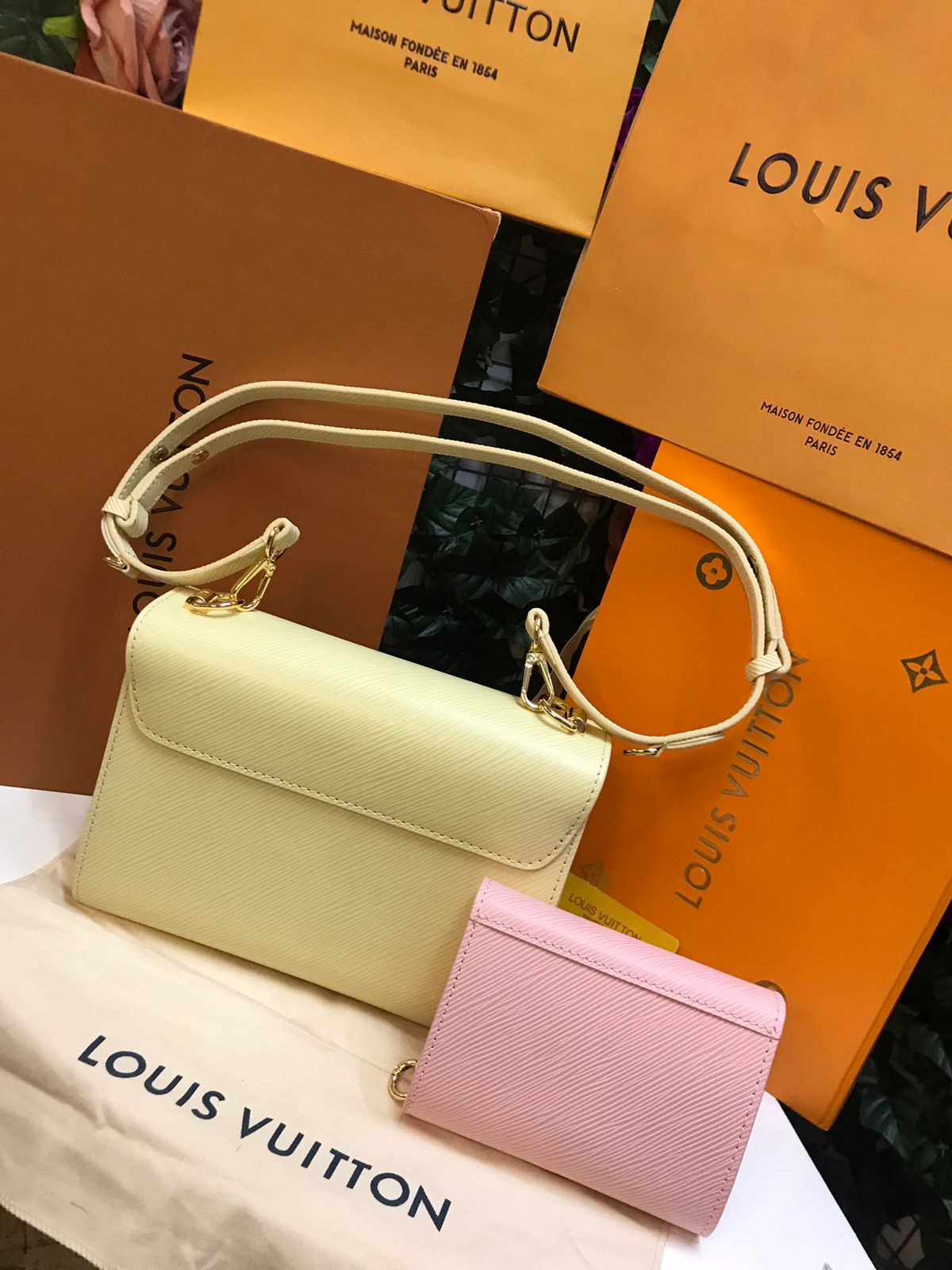 Louis Vuitton Beige con Monedero Rosa Piel