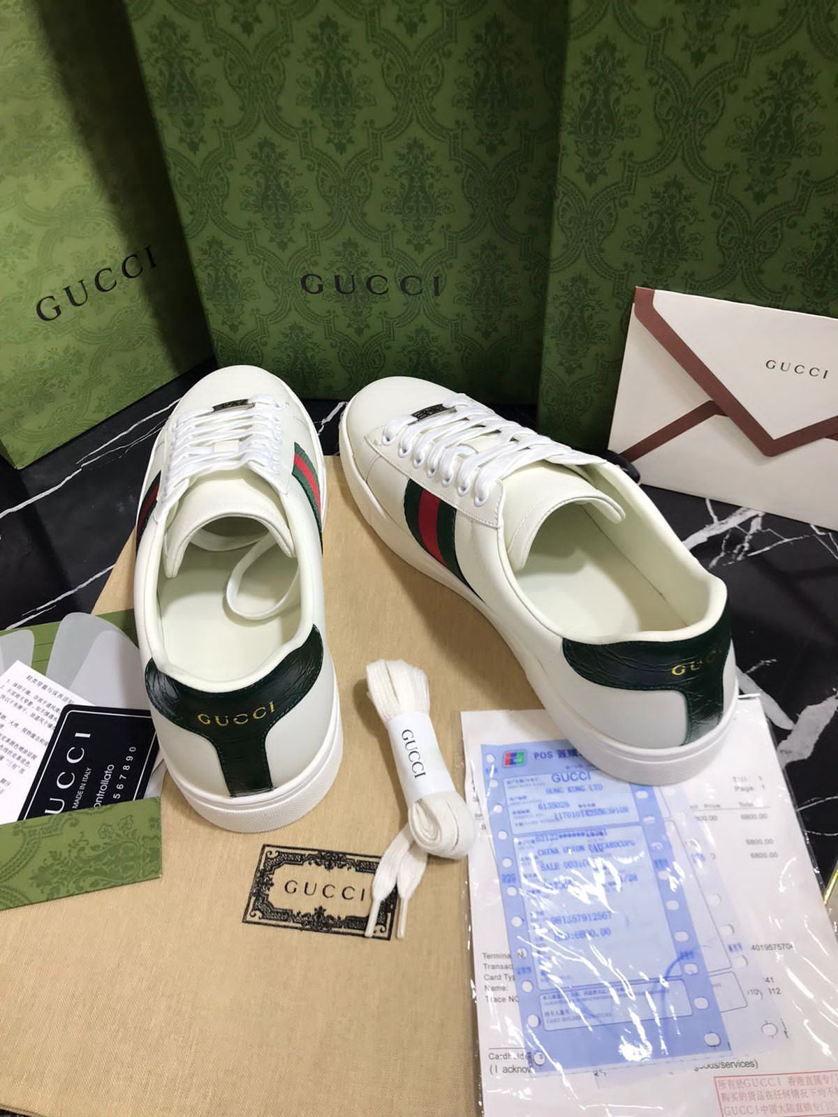 Gucci tenis color blancos Caballero