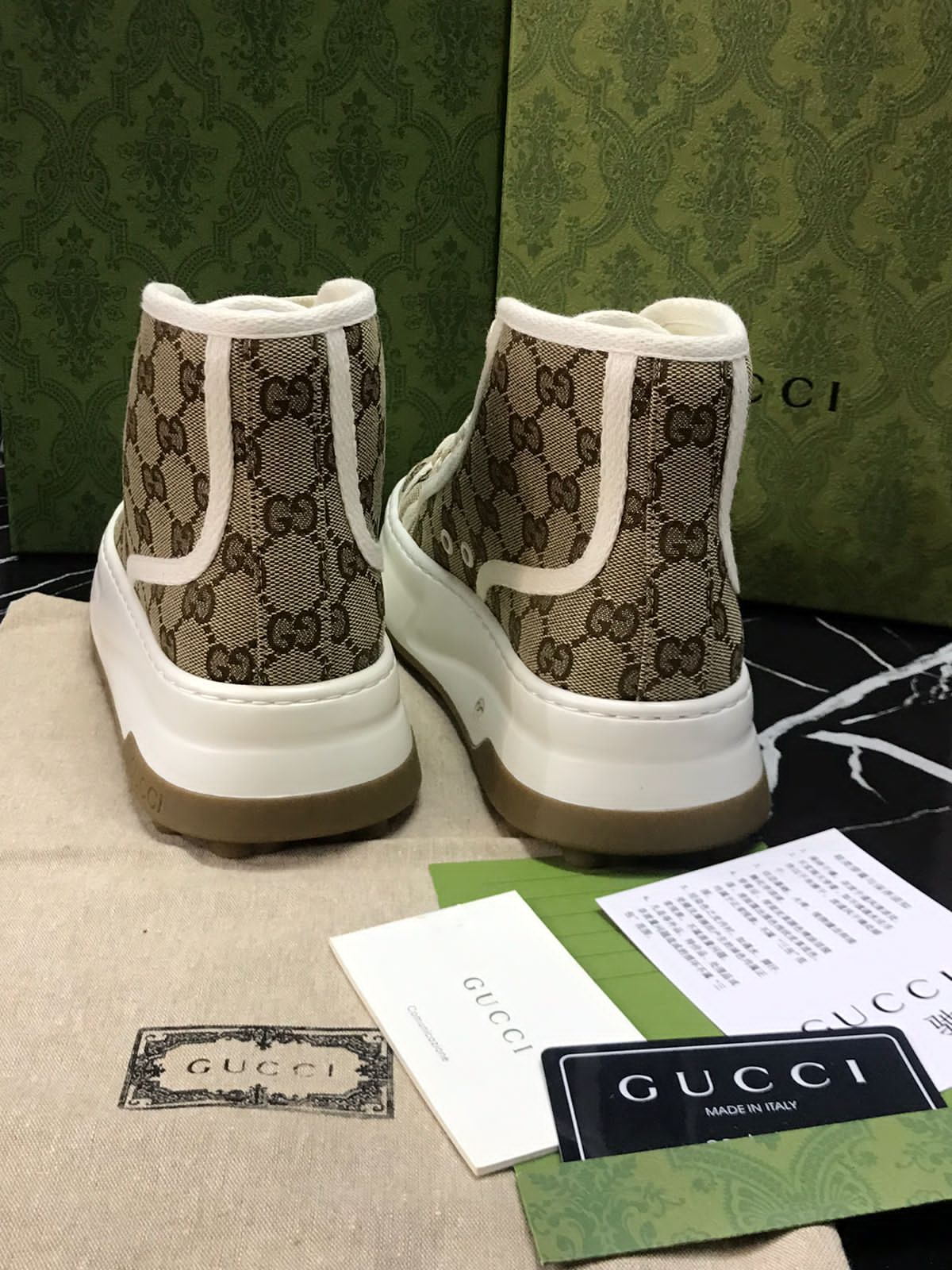 Gucci botita cafés