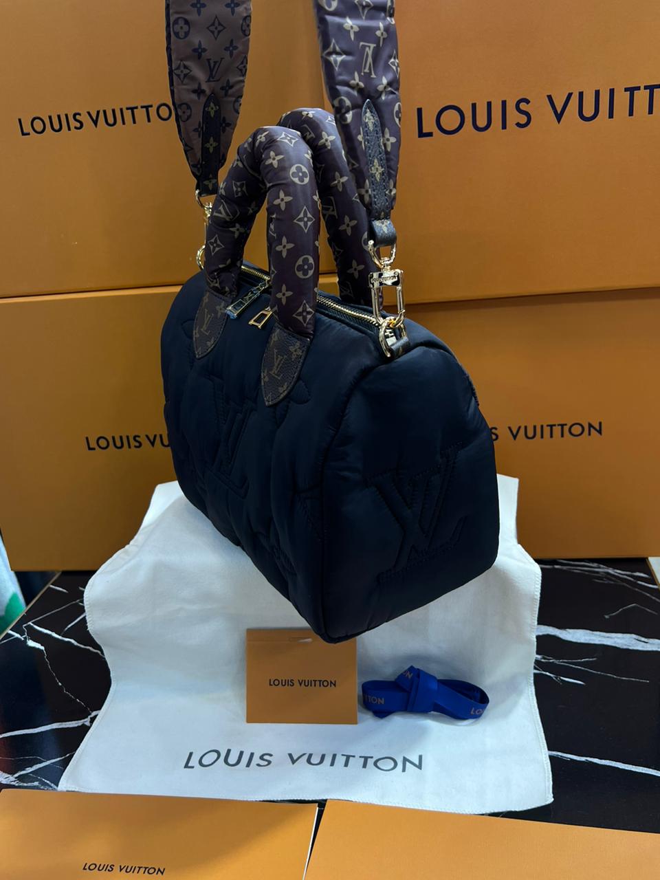 Louis Vuitton Negro con Café Tela