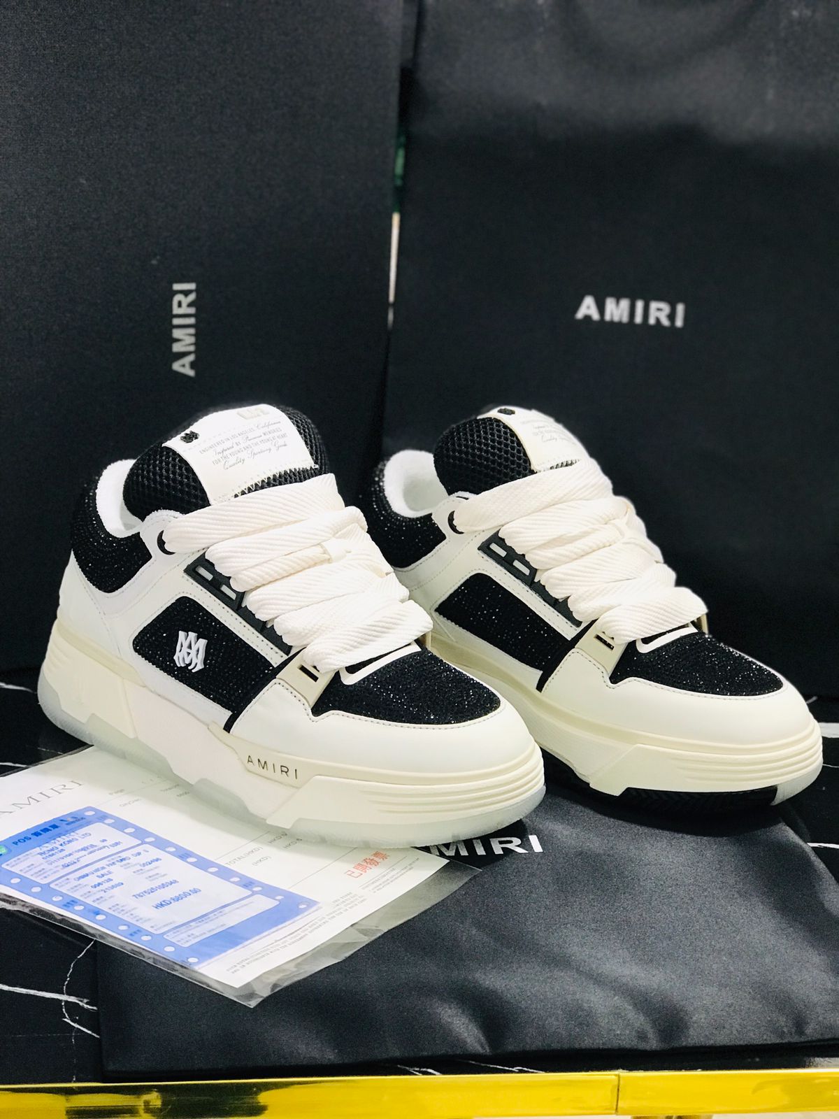 AMIRI Tenis color negro con blanco Caballero