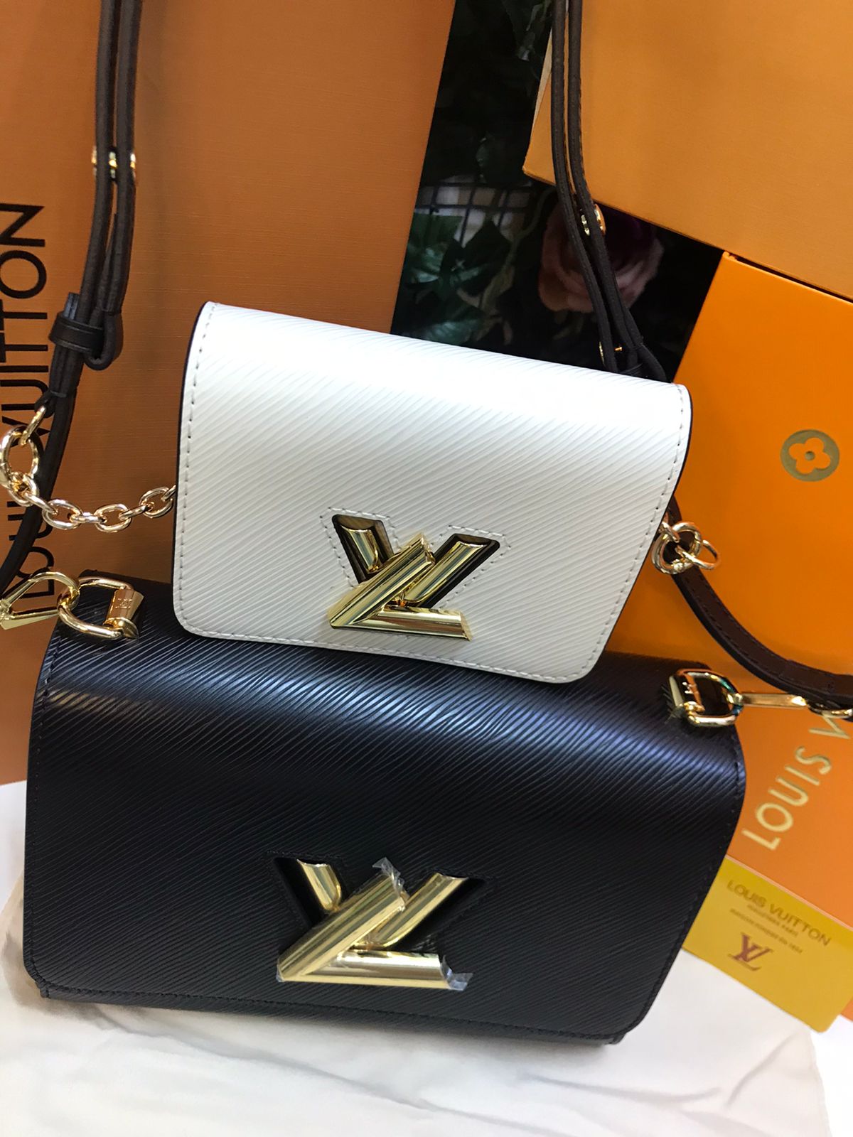 Louis Vuitton Negro con Monedero Blanco Piel