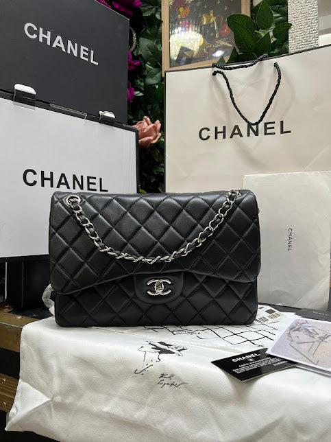 Chanel Maxi Negra Piel