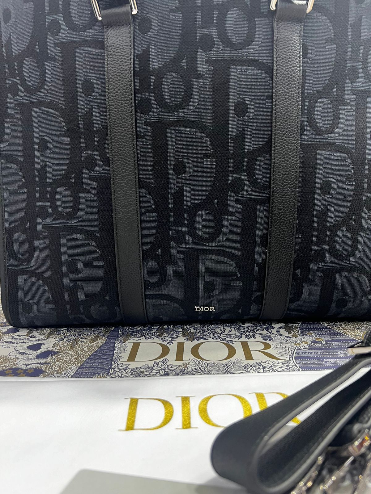 Christian Dior Negra Bordada con Piel