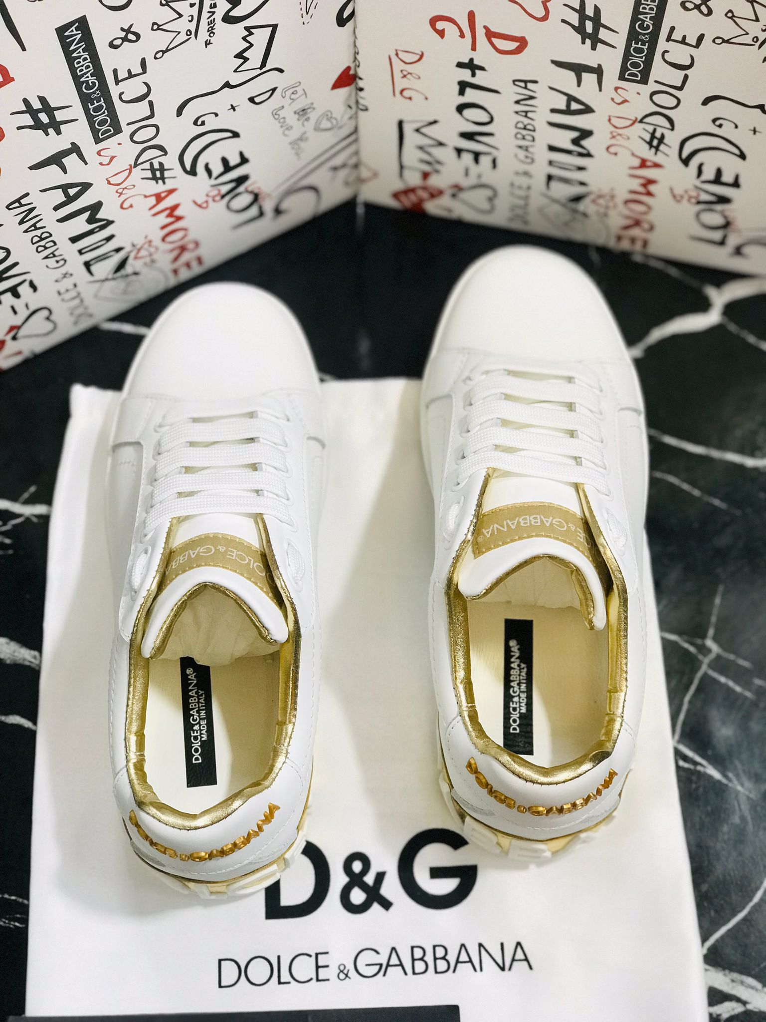 Dolce Gabbana Tenis Blancos con dorado