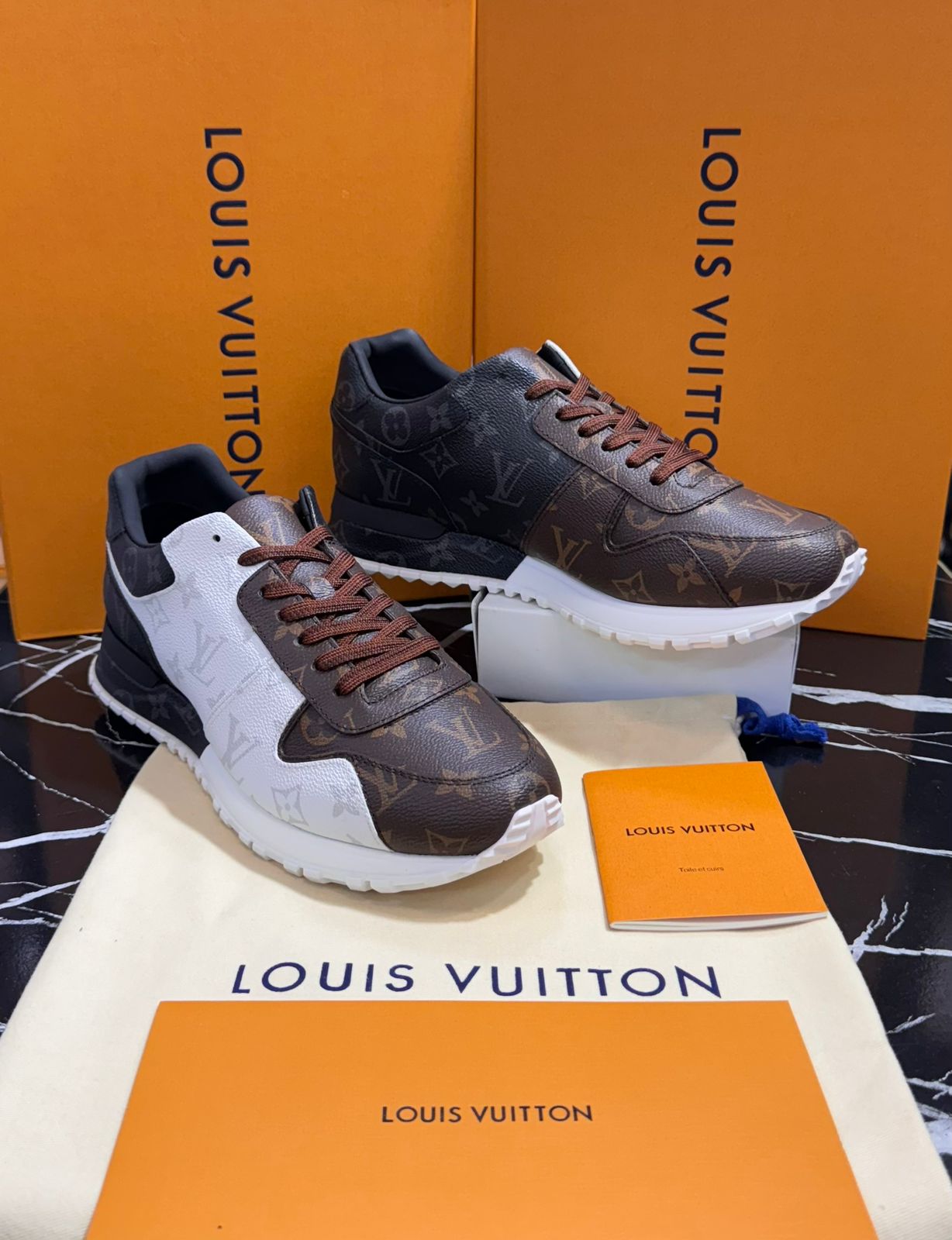 Louis Vuitton Tenis cafés Caballero