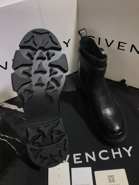 GIVENCHY Caballero