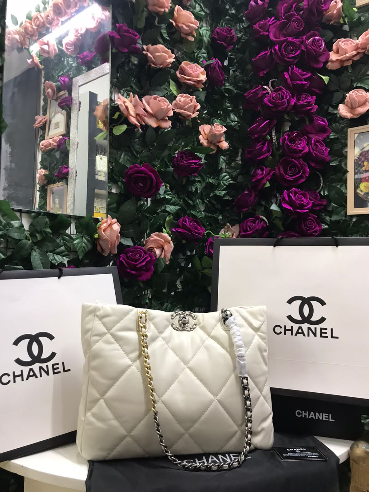 Chanel Blanco Cadena Plateado con Dorada Piel