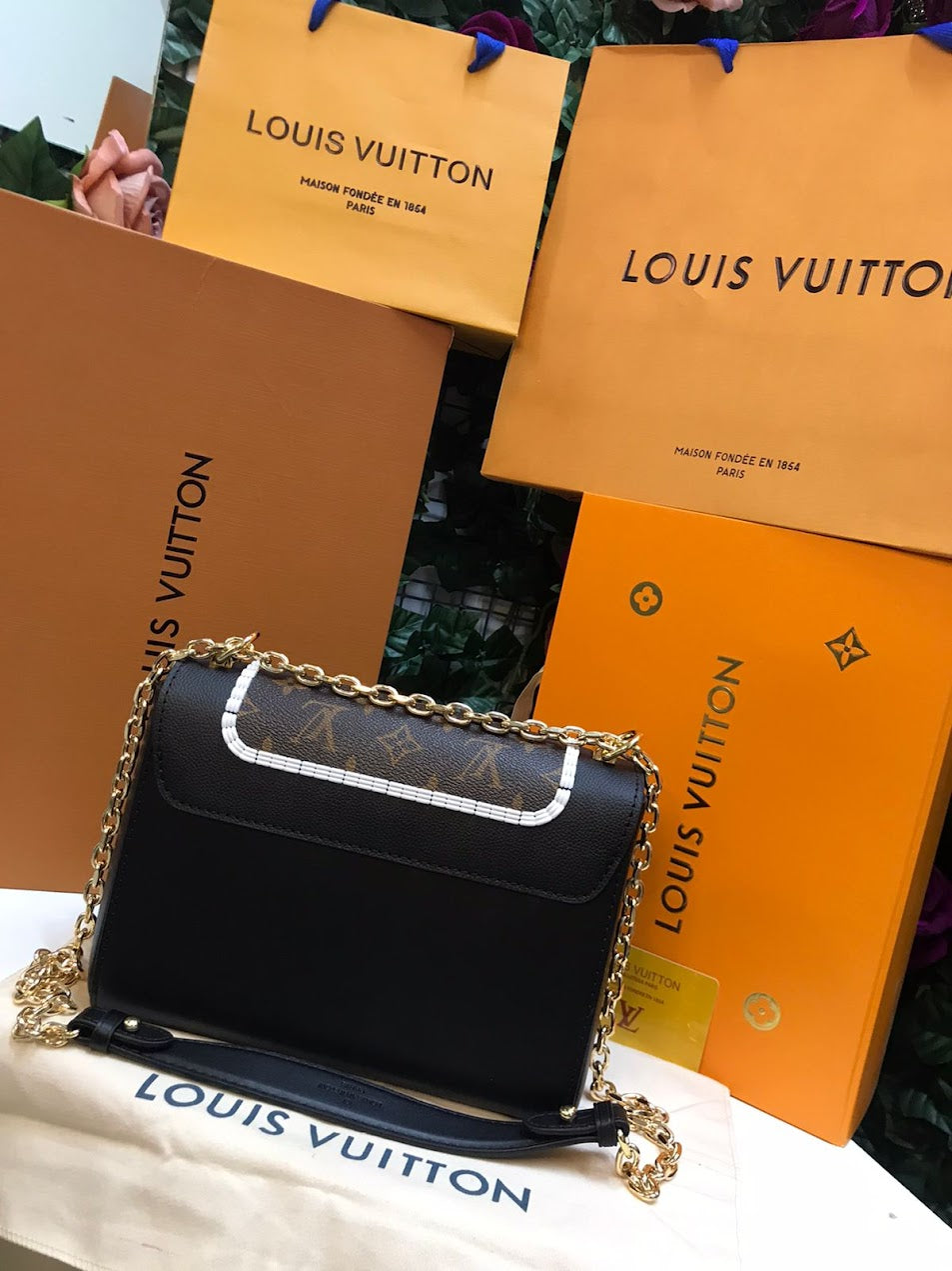 Louis Vuitton Negro-Dorado Piel