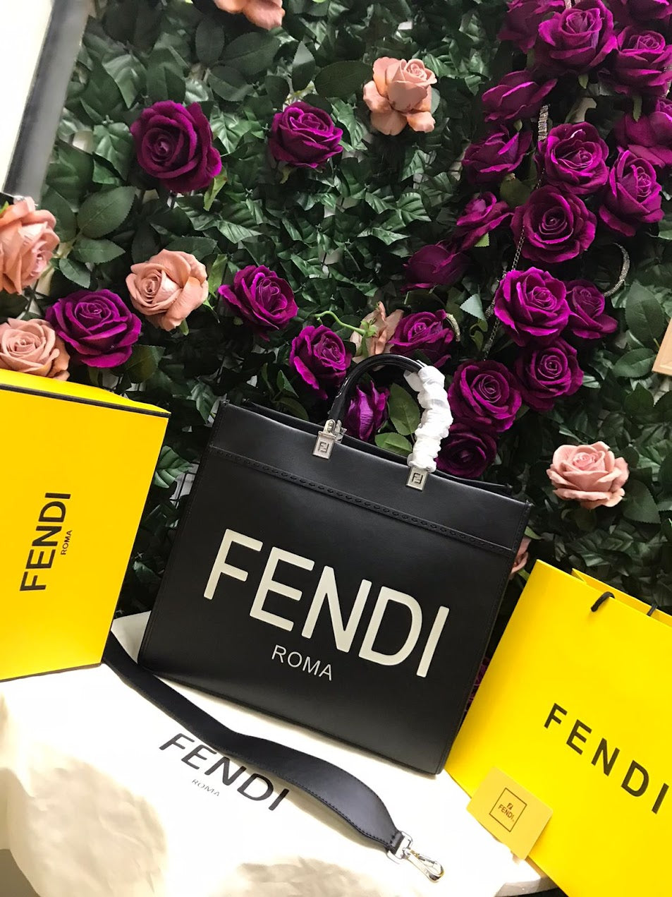 Fendi Negra Piel Mediana