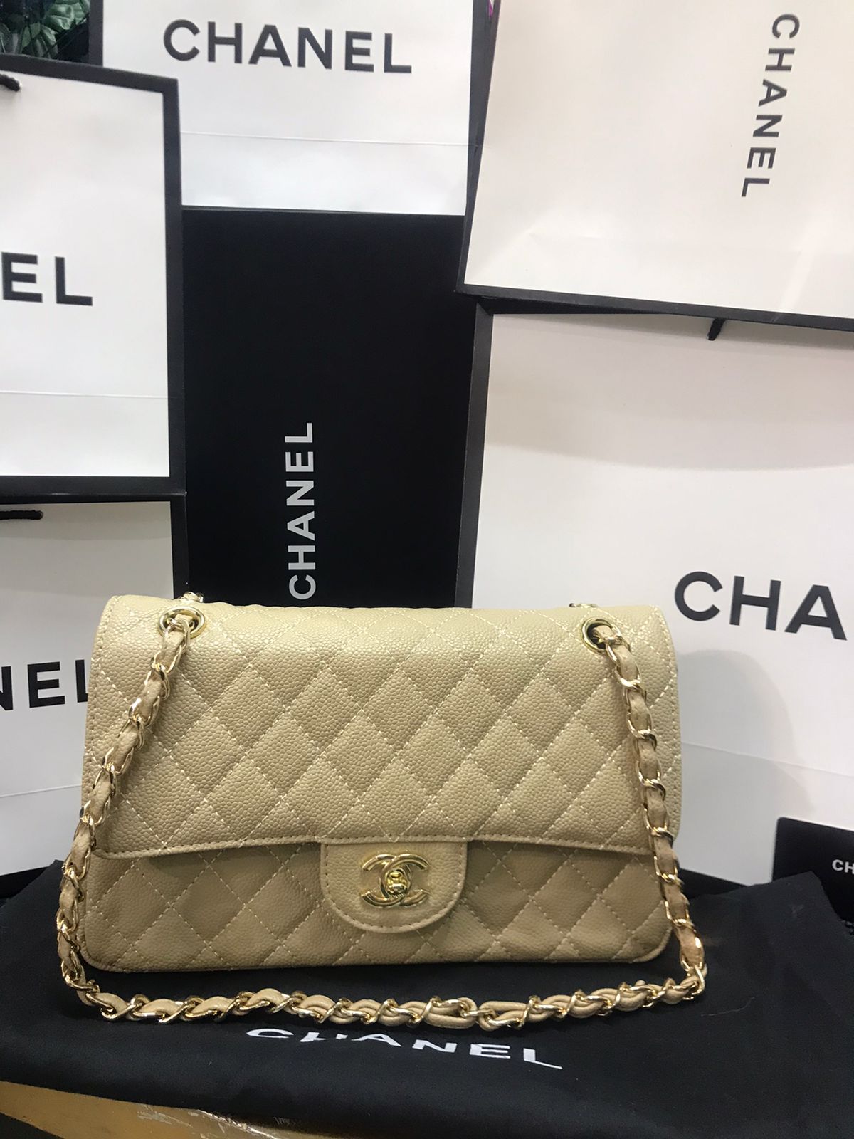 Chanel Caviar Beige Piel