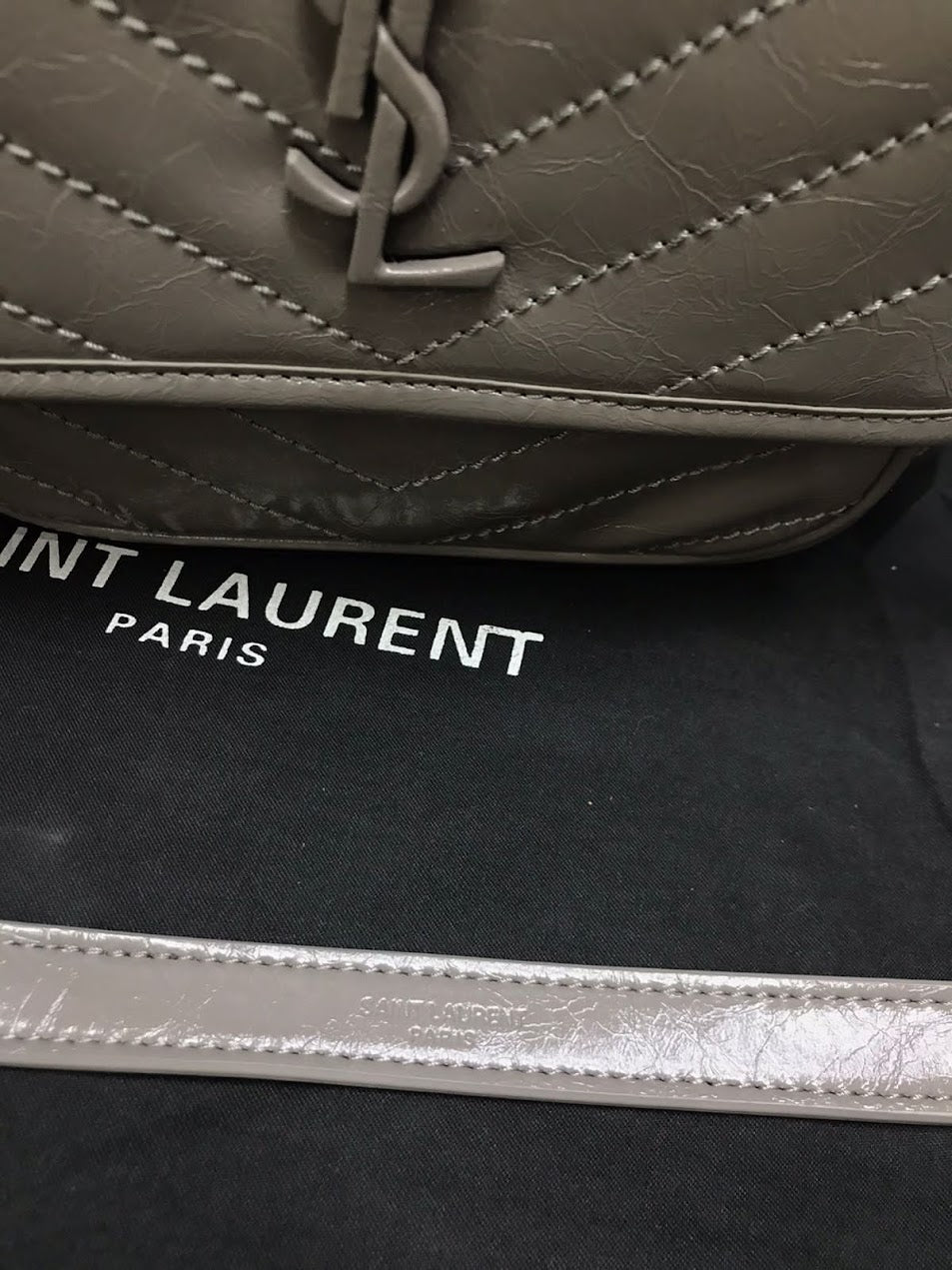 Saint Lauren YSL Gris Piel