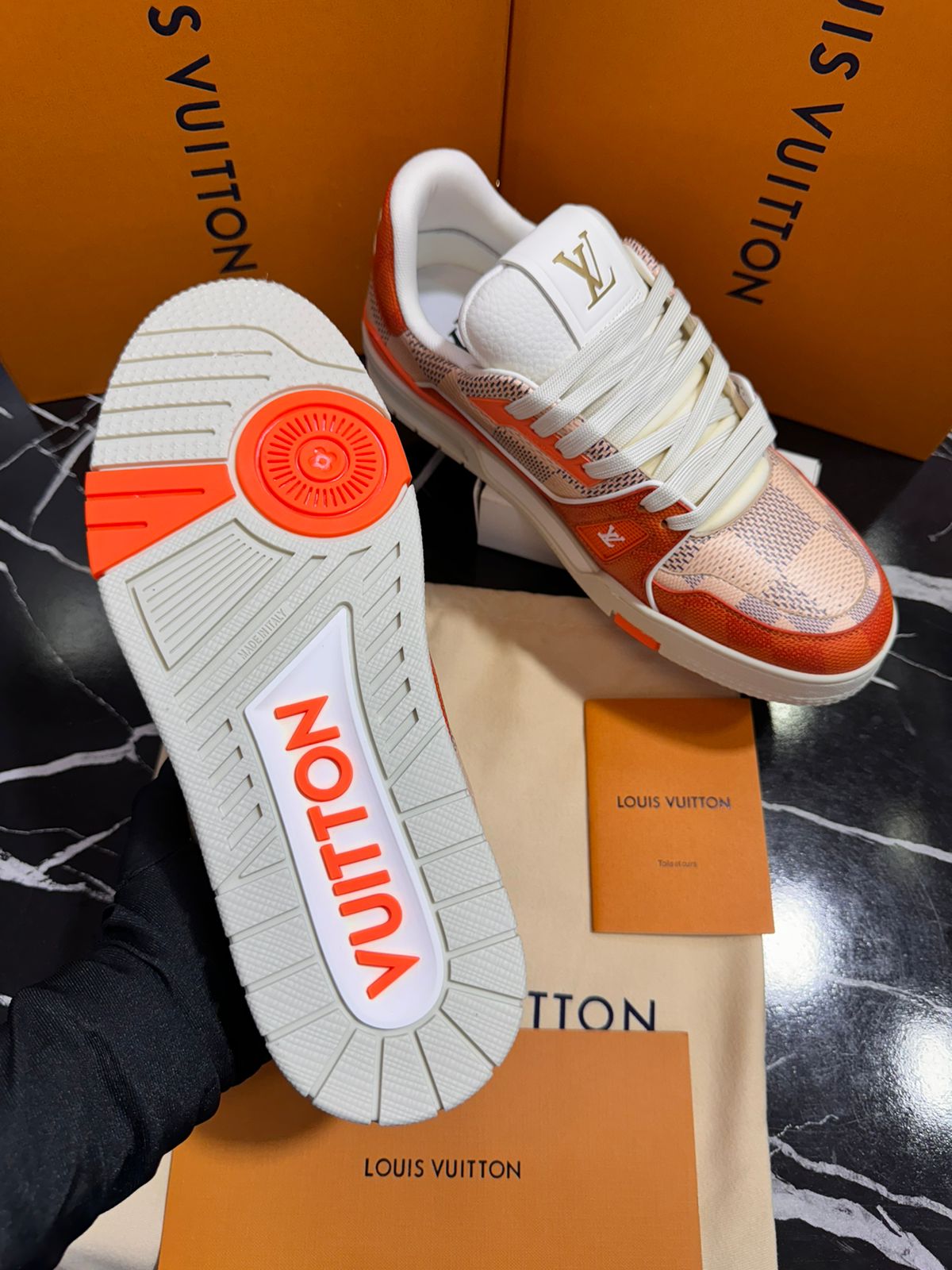 Louis Vuitton tenis blanco con naranja Caballero