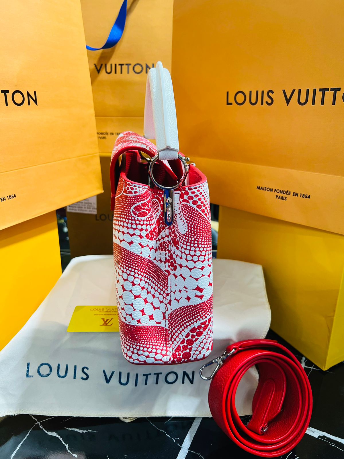 Louis Vuitton Capucine Edición Especial Rojo Blanco Piel