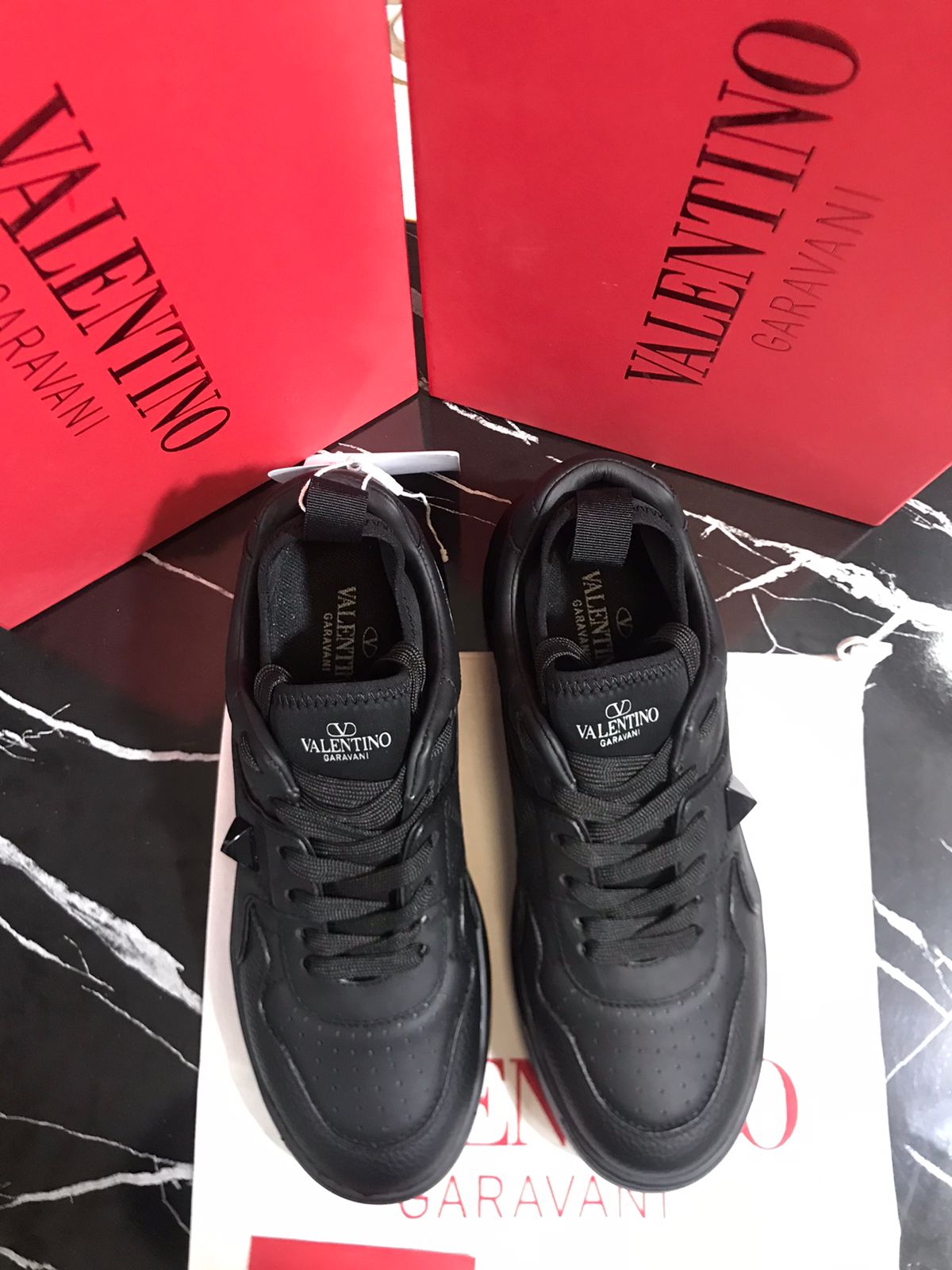 Valentino tenis color negros Caballero