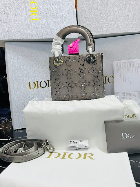 Christian Dior Plateada con Cristales Tela