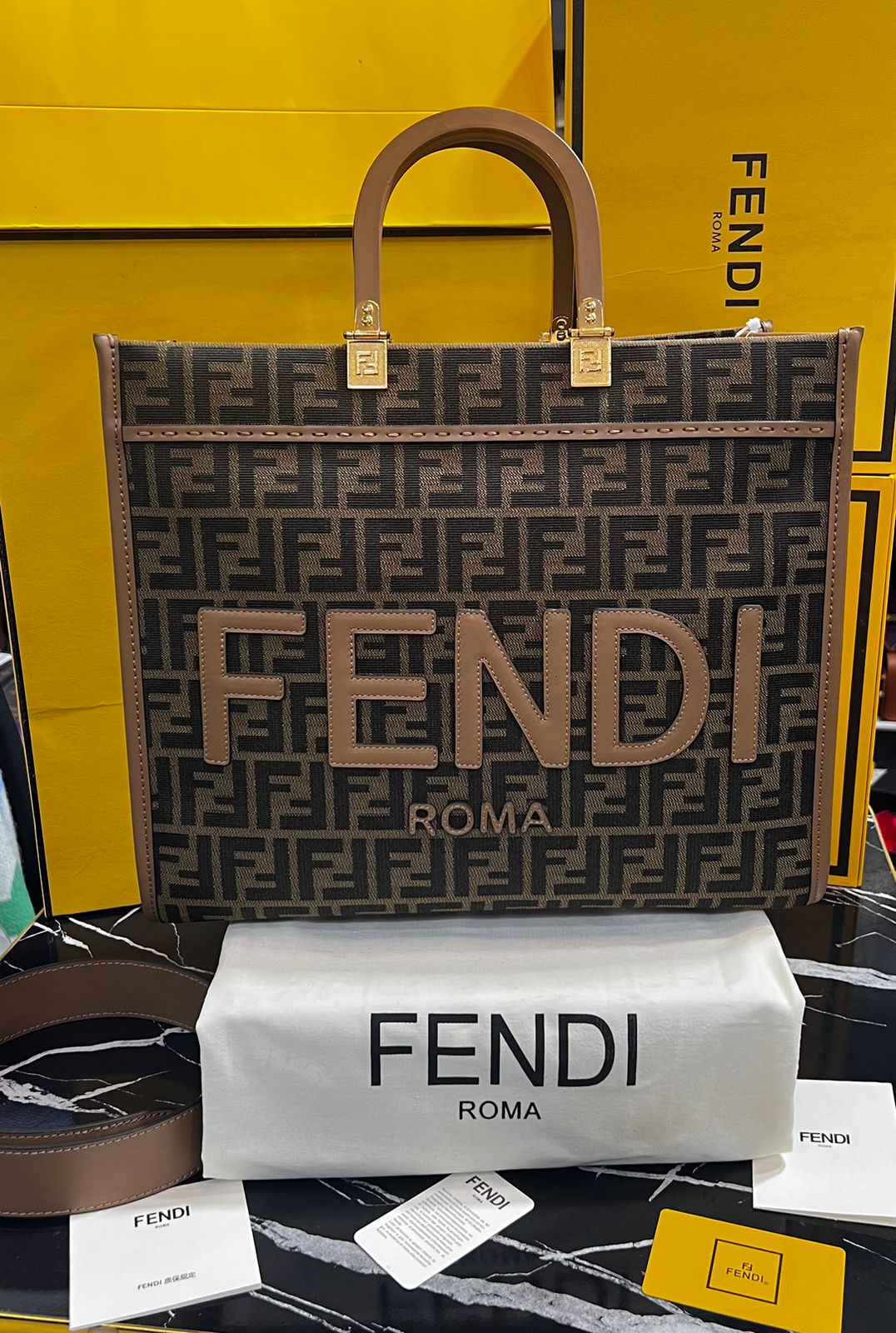 Fendi Roma Café Tela con Piel