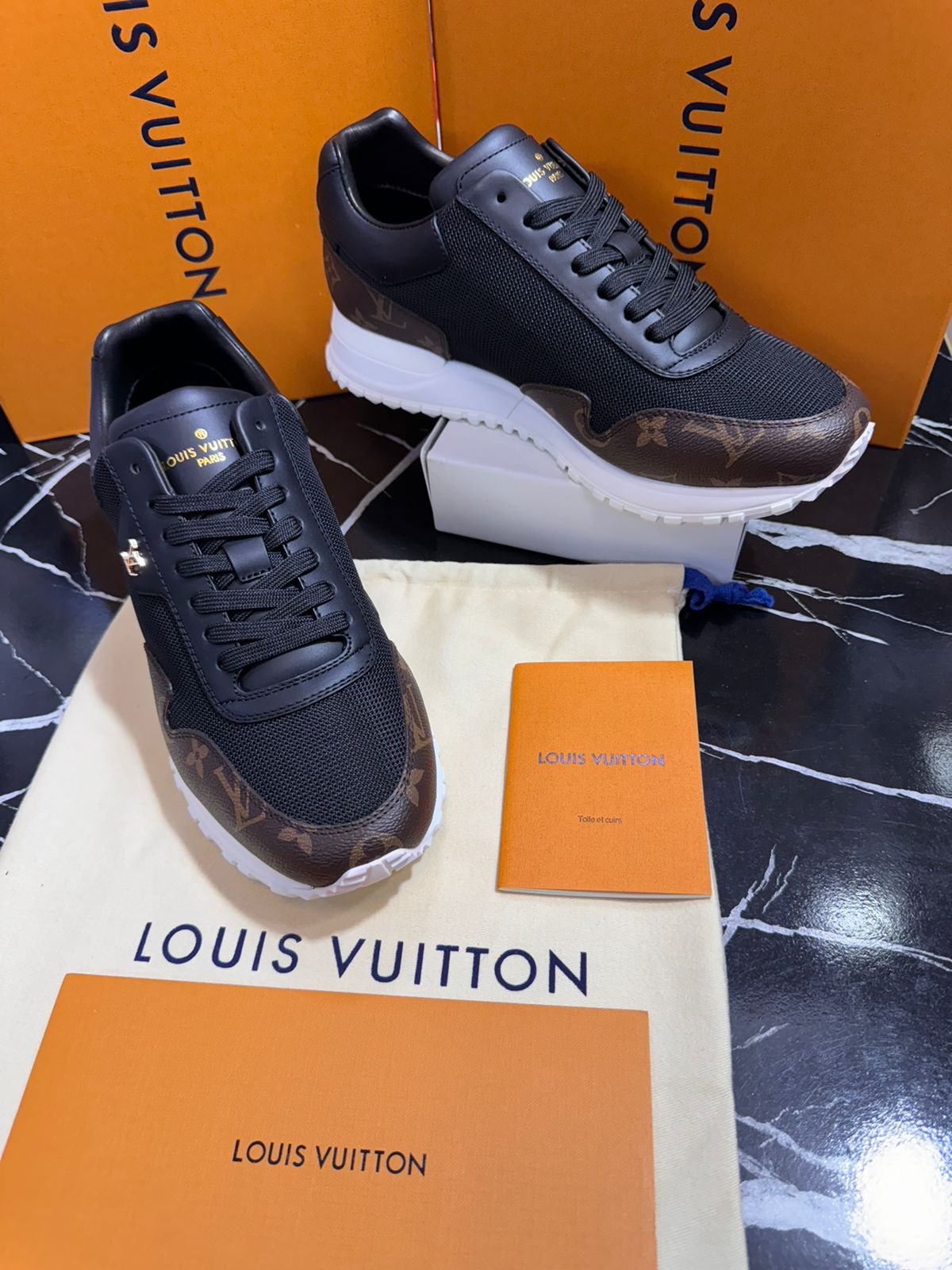 Louis Vuitton Tenis cafés Caballero