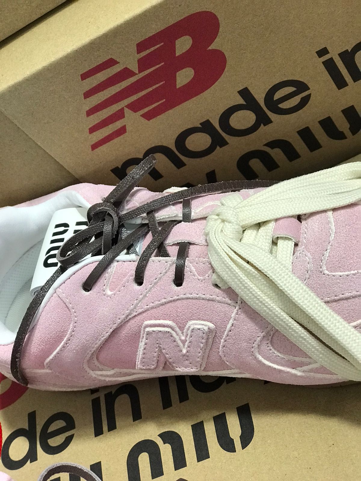 Miu miu colaboración New balance rosas