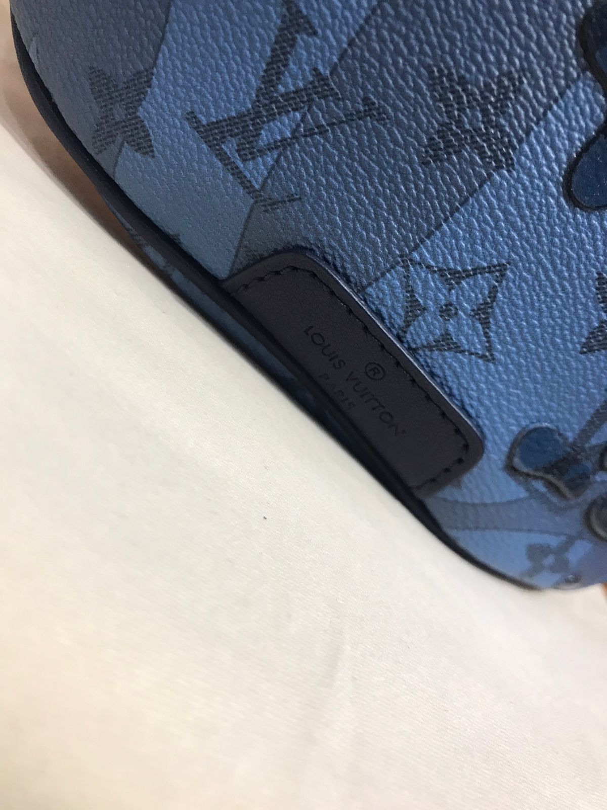 Louis Vuitton Canguro Azul Fuerte Piel