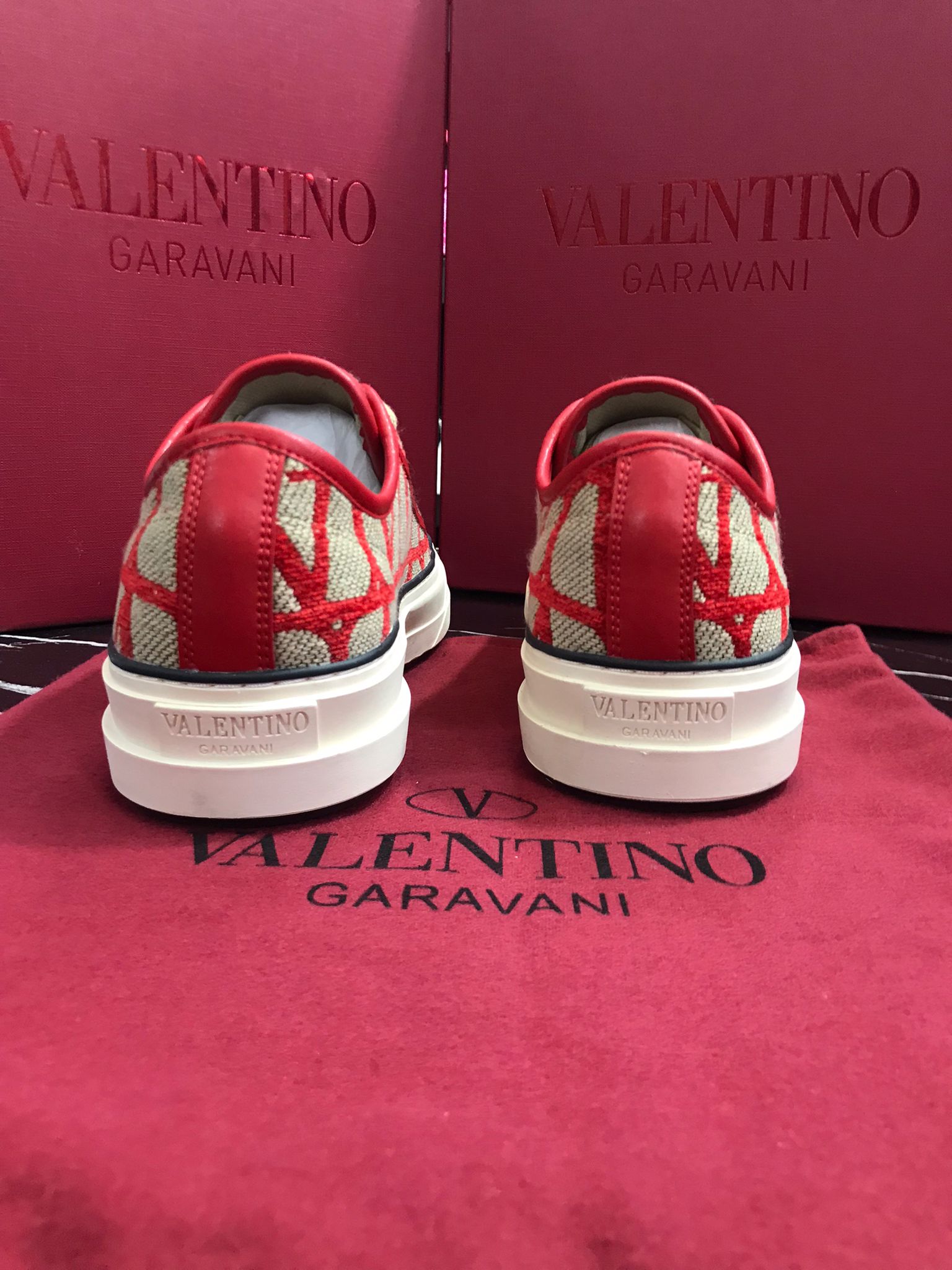 valentino tenis rojos