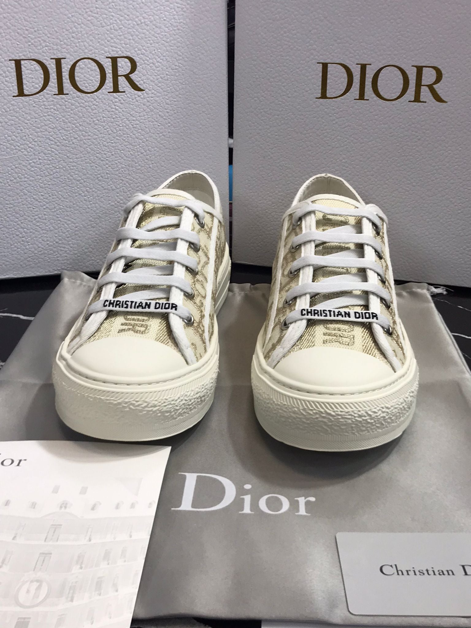 Christian Dior Tenis color crema