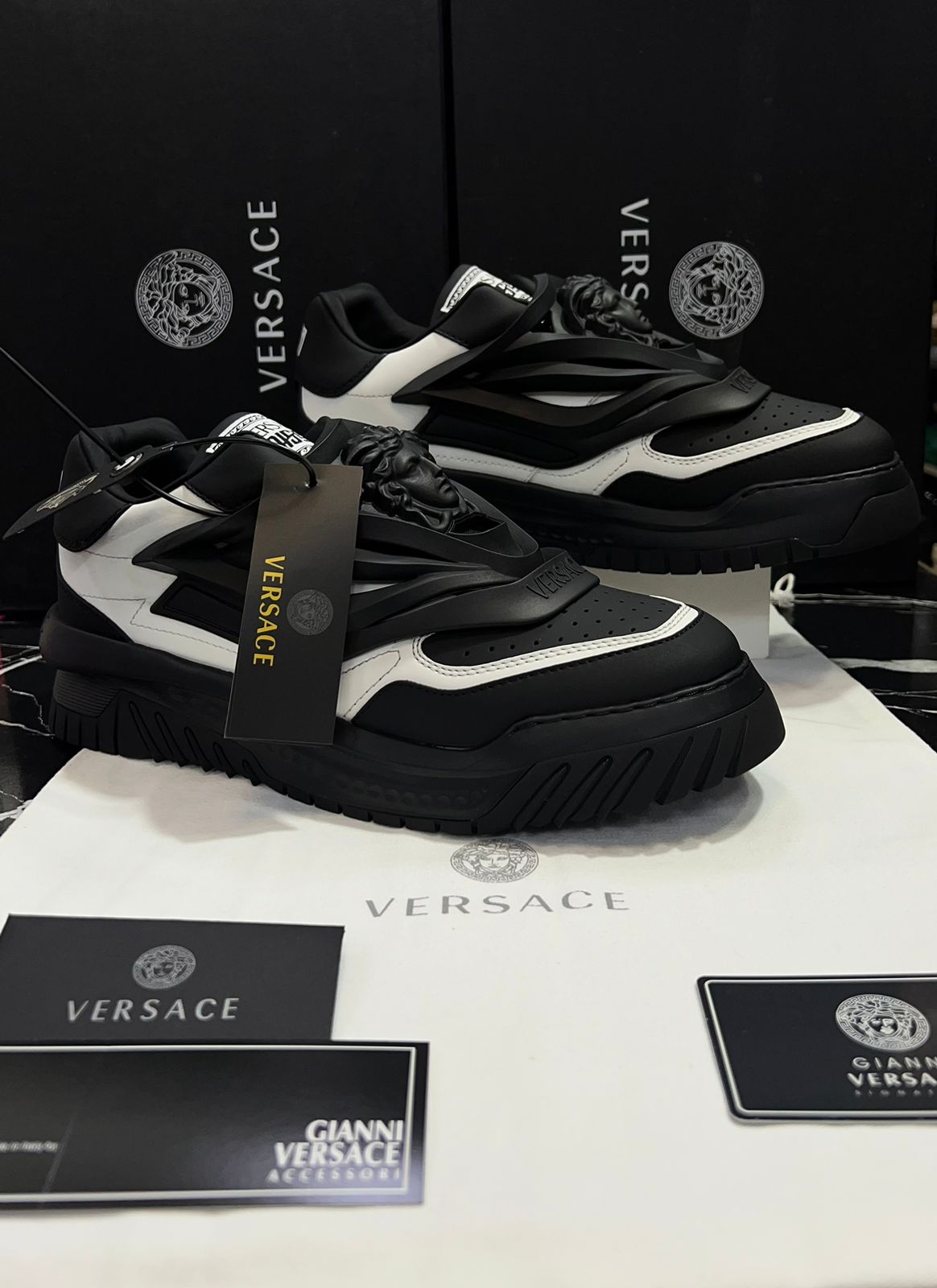 Versace color negro Caballero