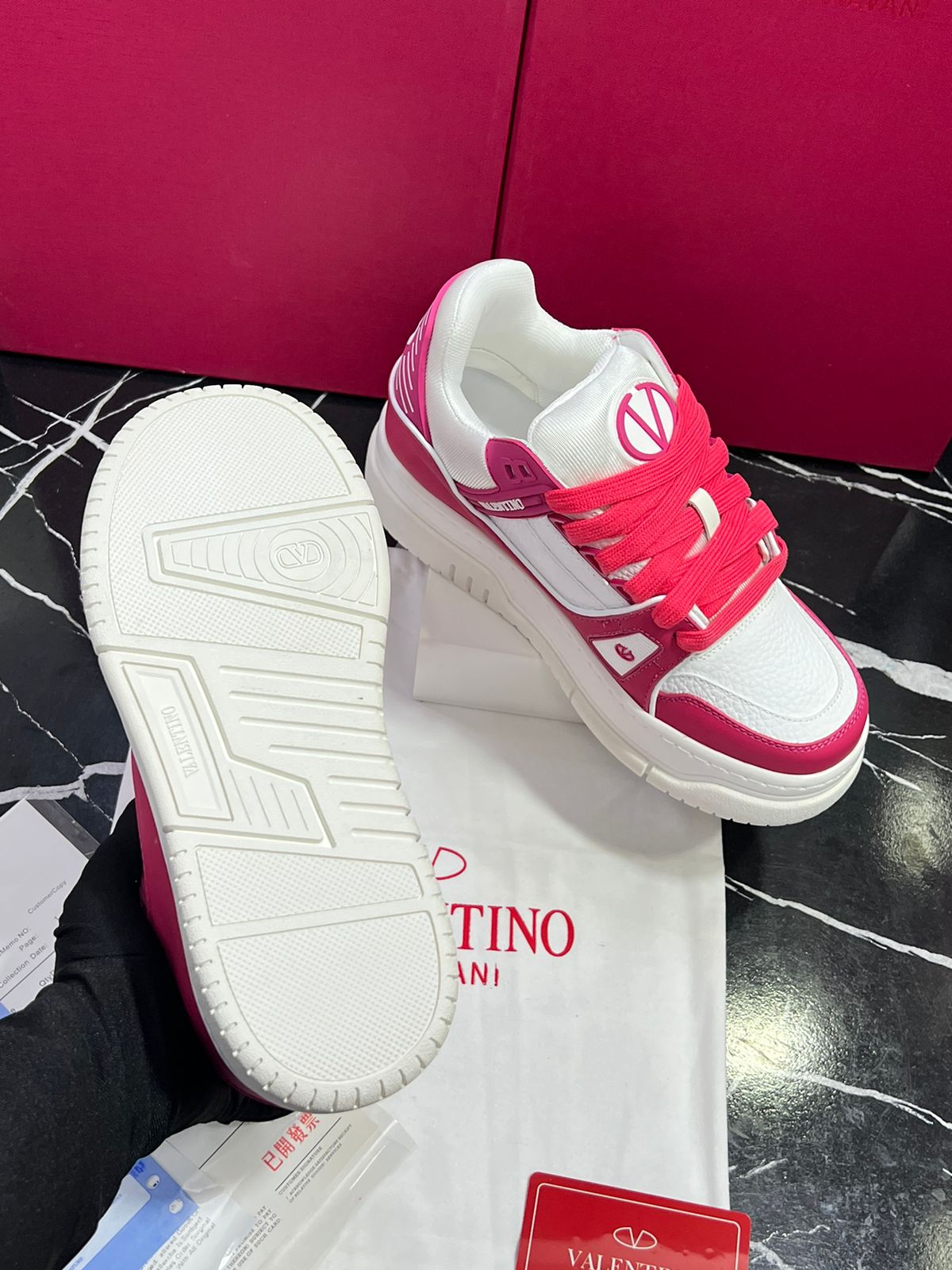 Valentino Tenis blancos con rosa