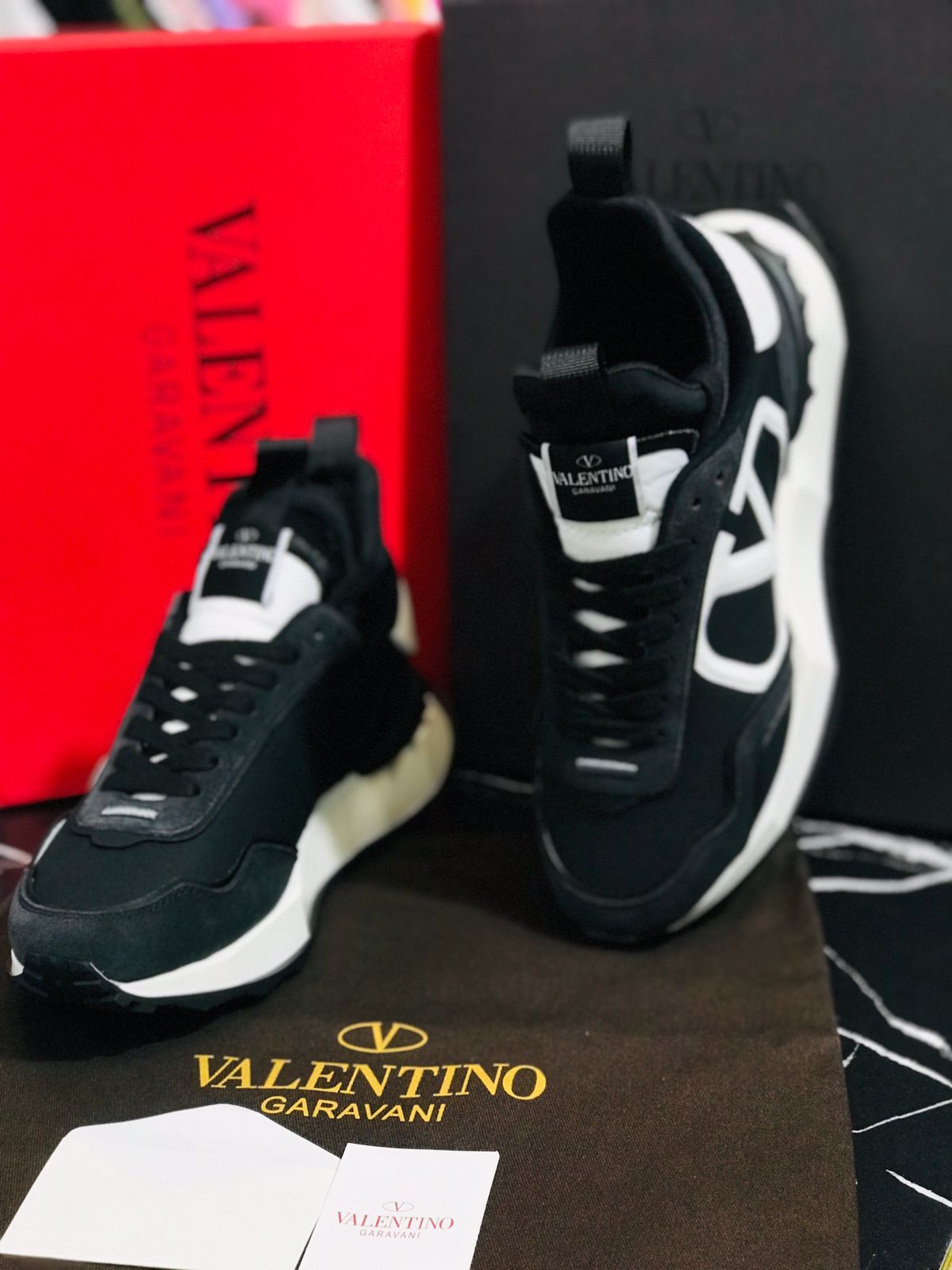 Valentino tenis negro con blanco Caballero