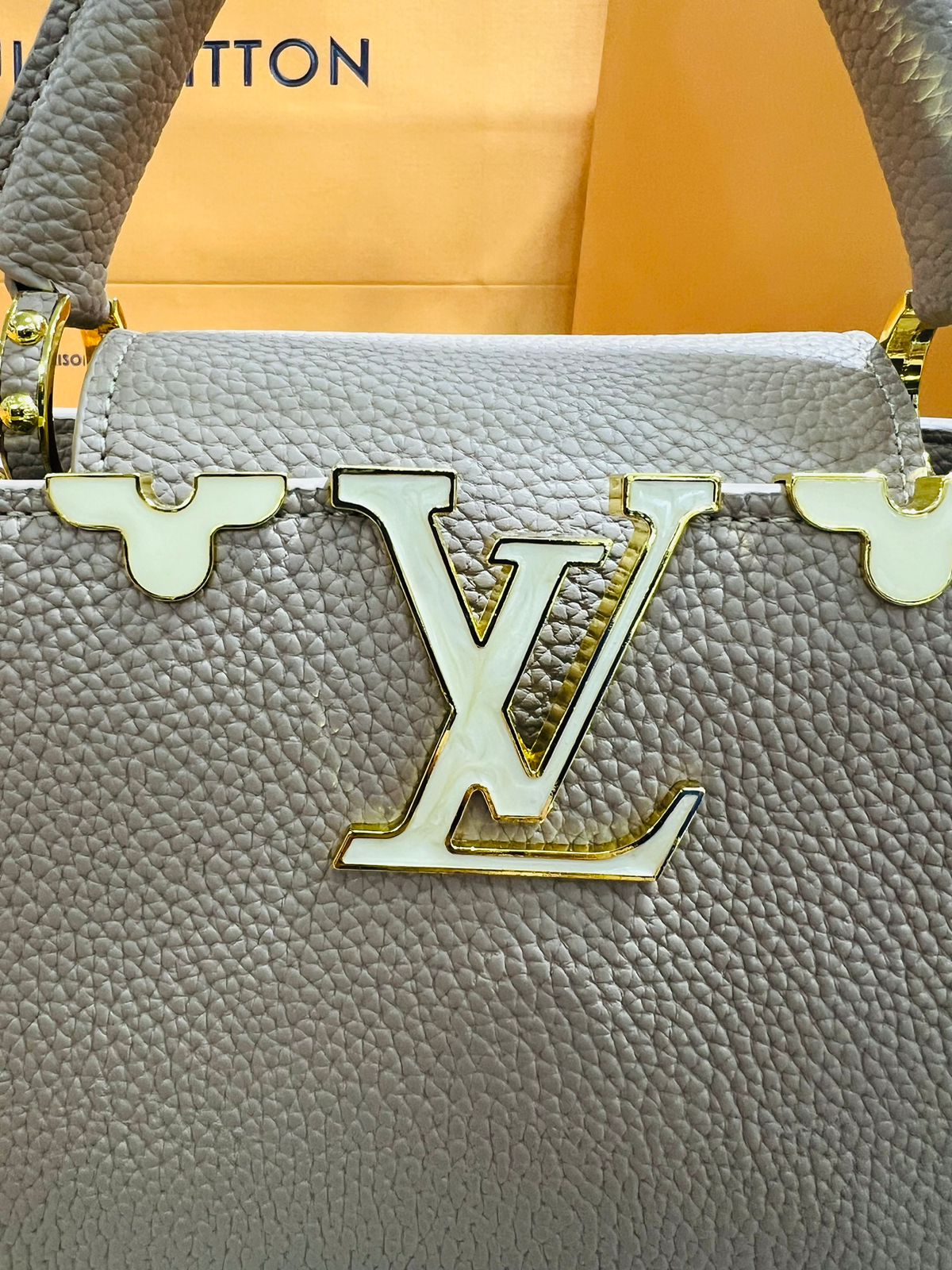 Louis Vuitton Capucine Beige Piel