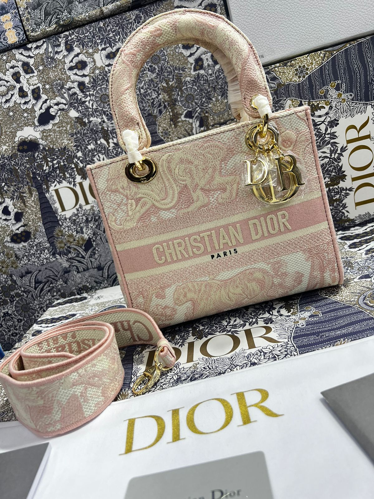 Christian Dior Rosa Bordada