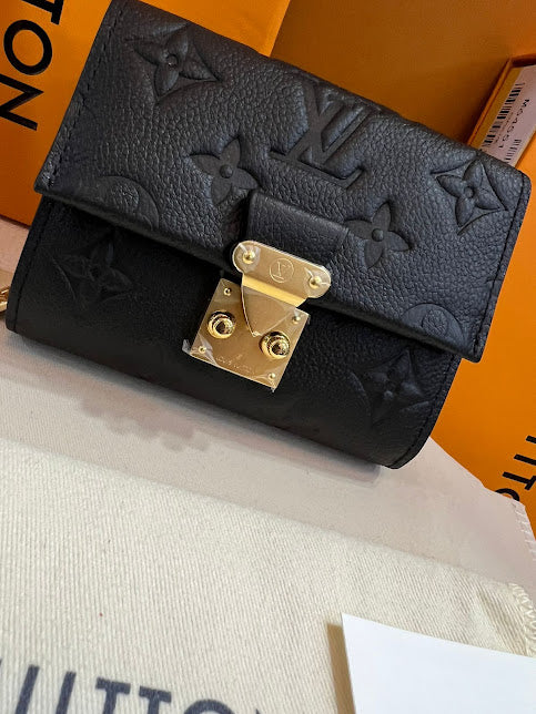 Louis Vuitton Negra Piel