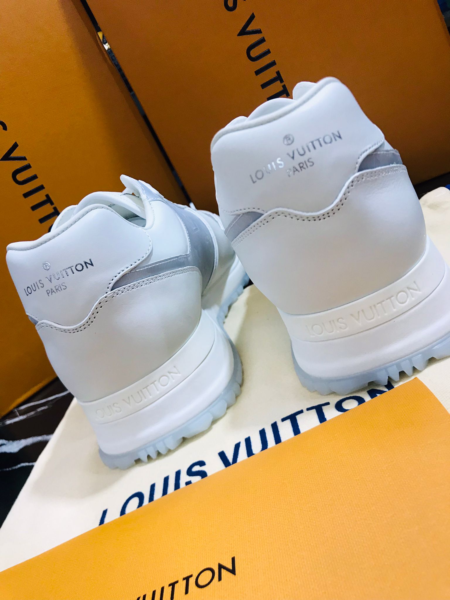 Louis Vuitton Tenis blancos Caballero