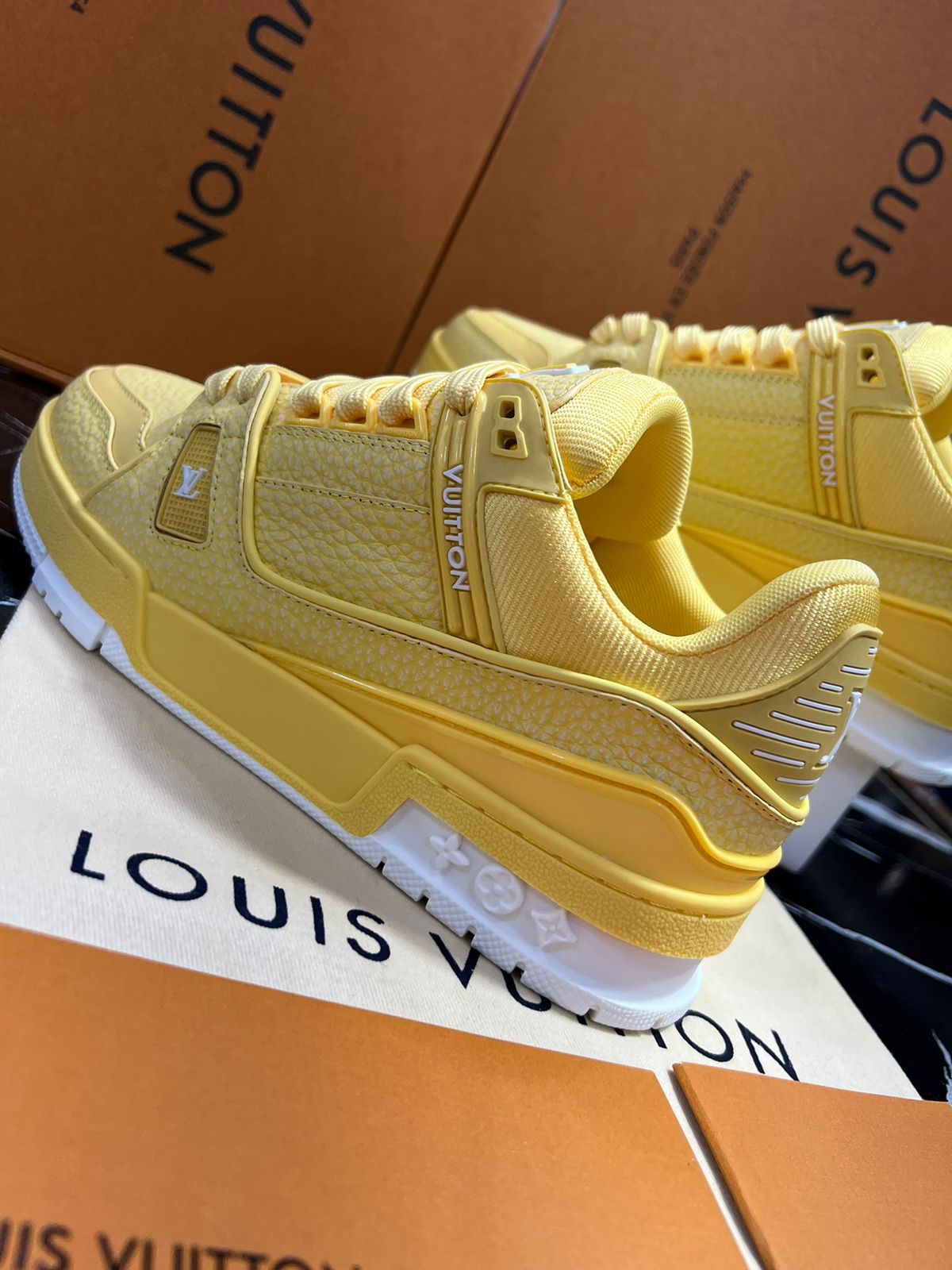 Louis Vuitton Tenis Amarillos