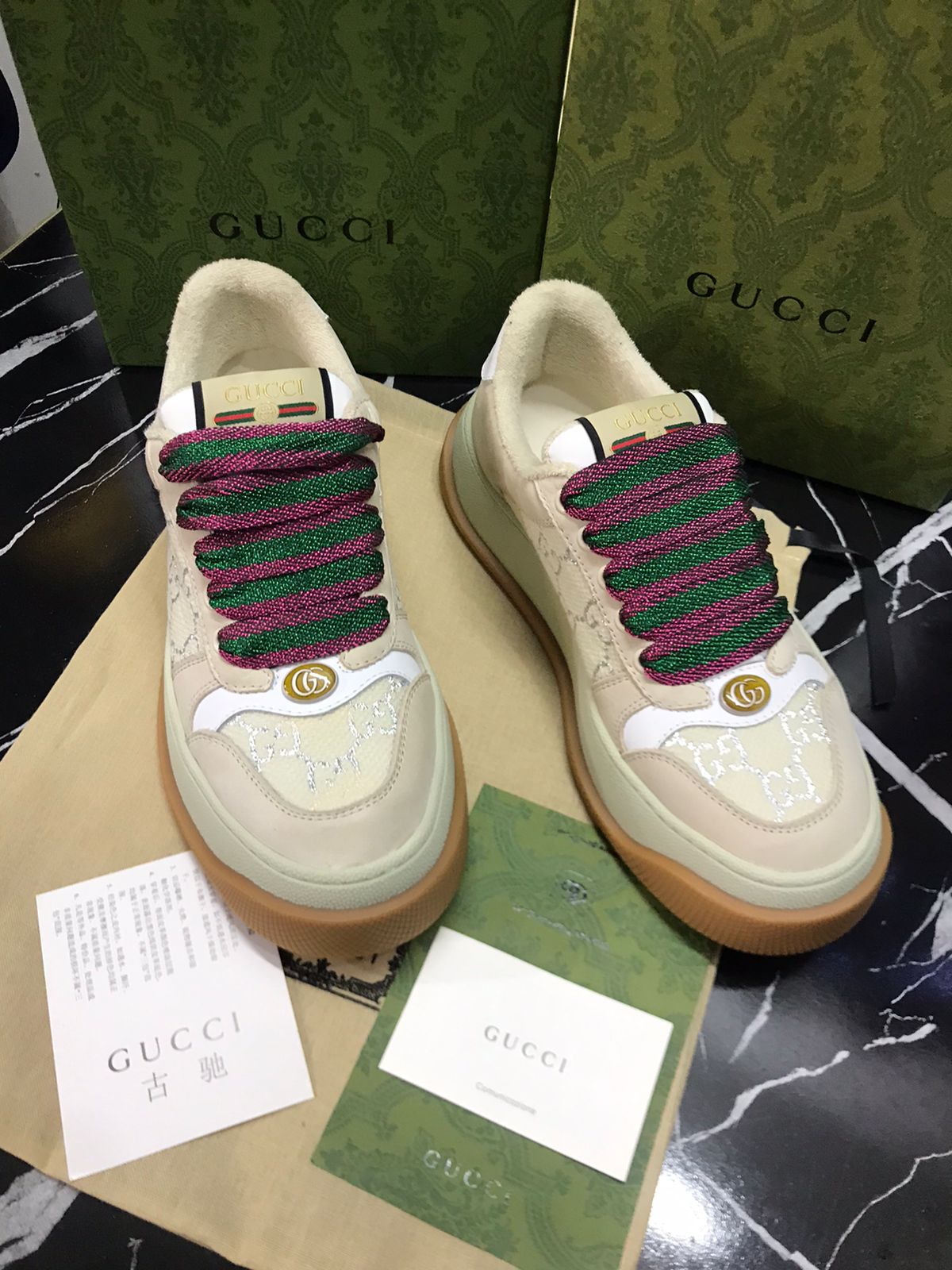 Gucci tenis café estilo casual