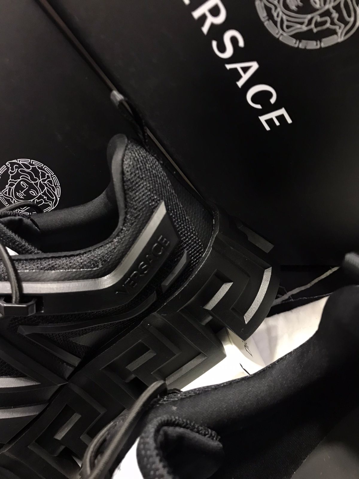 Versace tenis color negro Caballero