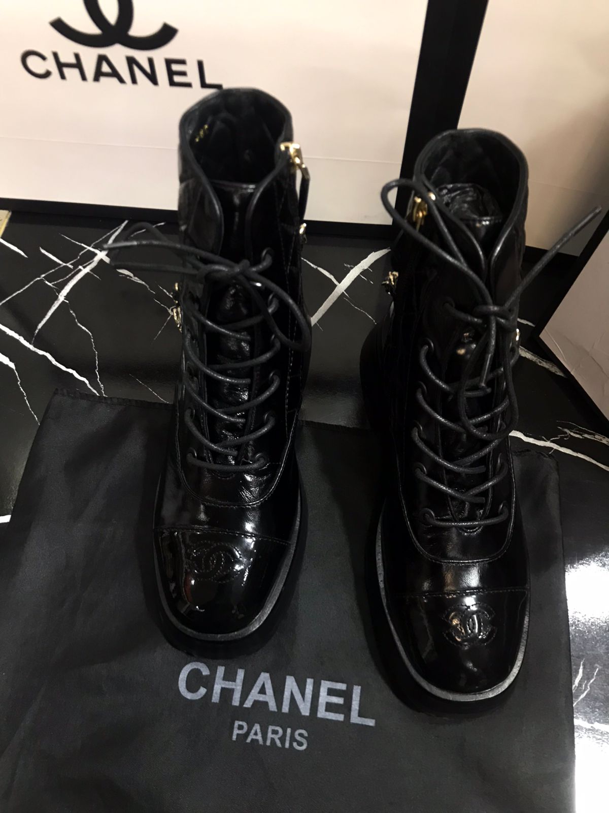 Botas Chanel negras de piel