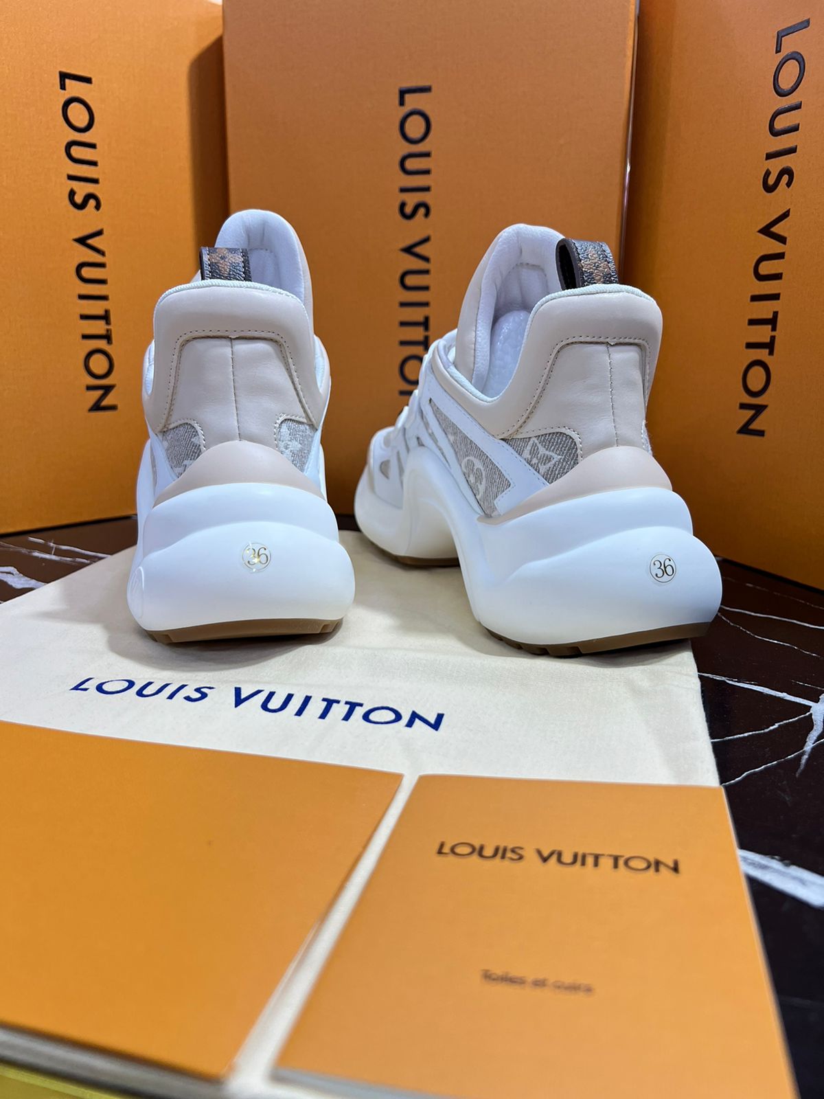 Louis Vuitton Tenis blancos