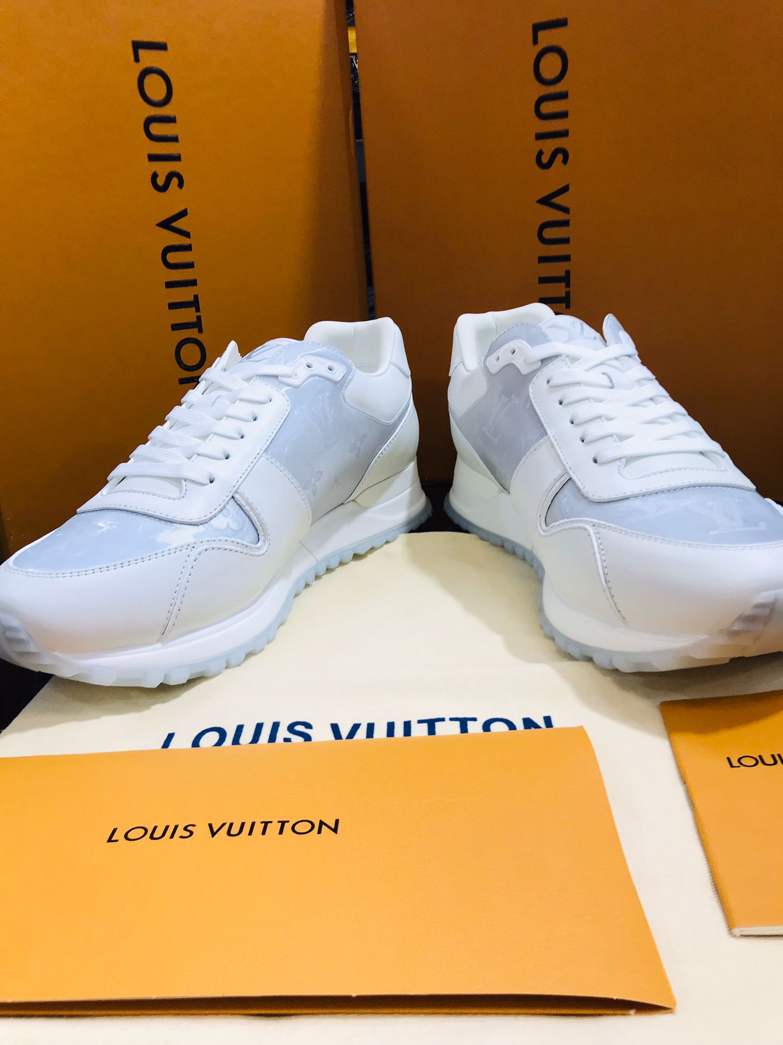 Louis Vuitton Tenis blancos Caballero