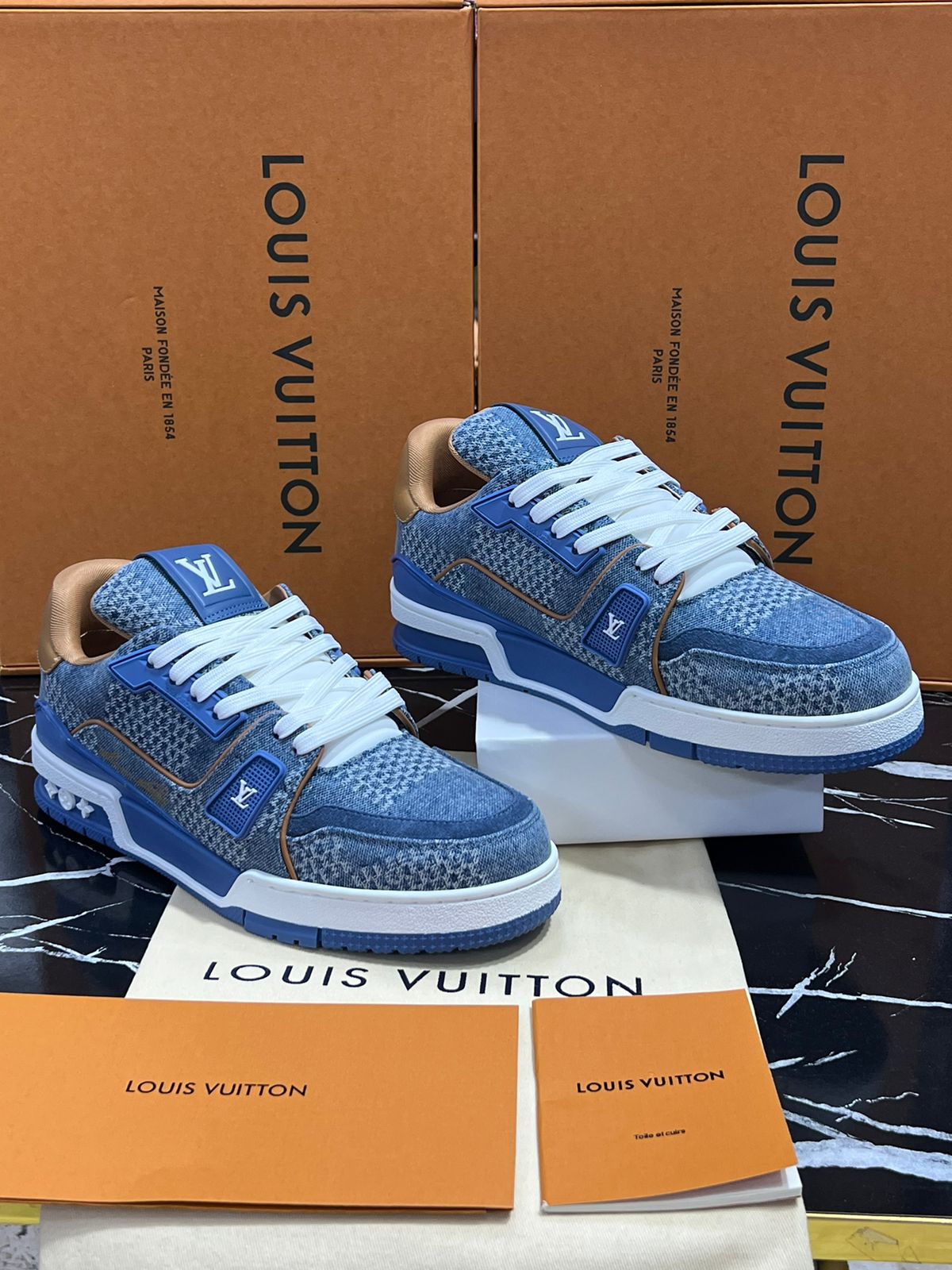 Louis Vuitton tenis color azul Caballero