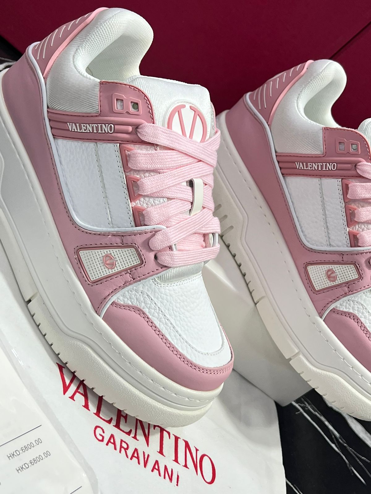 Valentino Tenis blanco con rosa