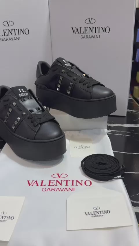 Valentino Tenis color negros