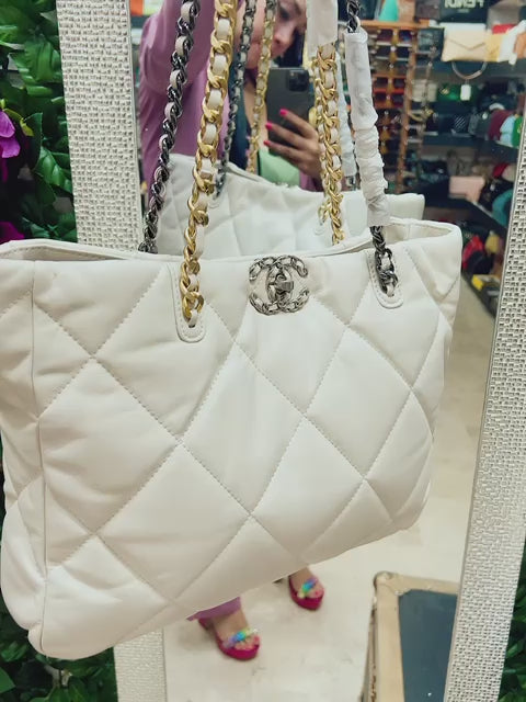 Chanel Blanco Cadena Plateado con Dorada Piel