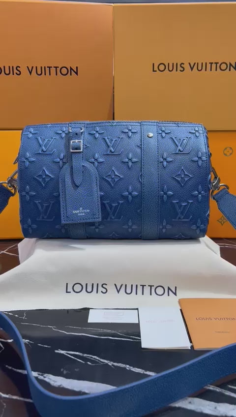 louis vuitton piel color azul marino