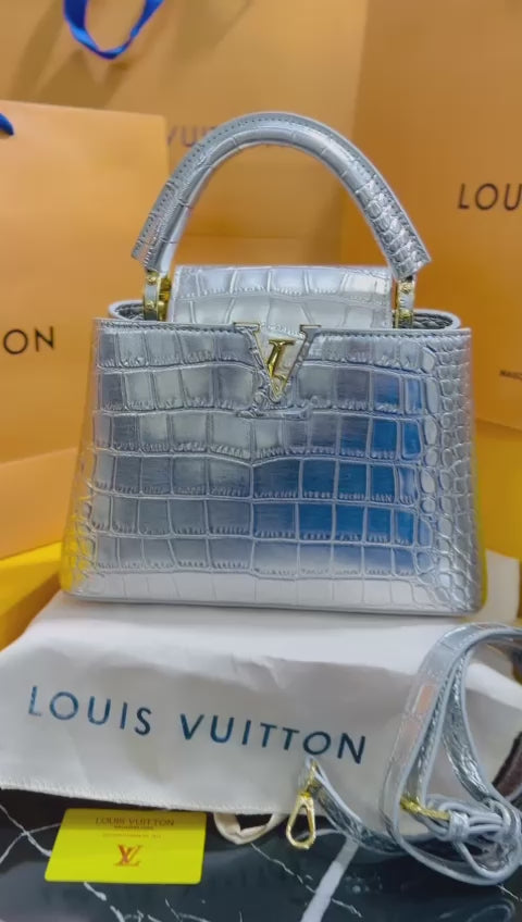 Louis Vuitton Capucine Edición Especial Plateada Piel